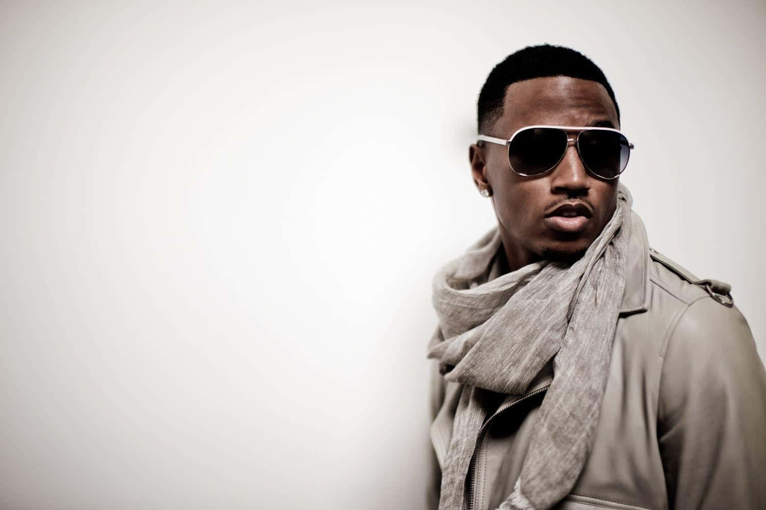 Trey Songz, aviator sunglasses, beige scarf, HD Desktop Wallpaper