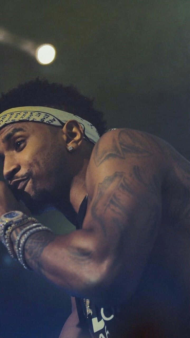 Trey Songz, spotlight, dimly lit venue, HD Phone Wallpaper