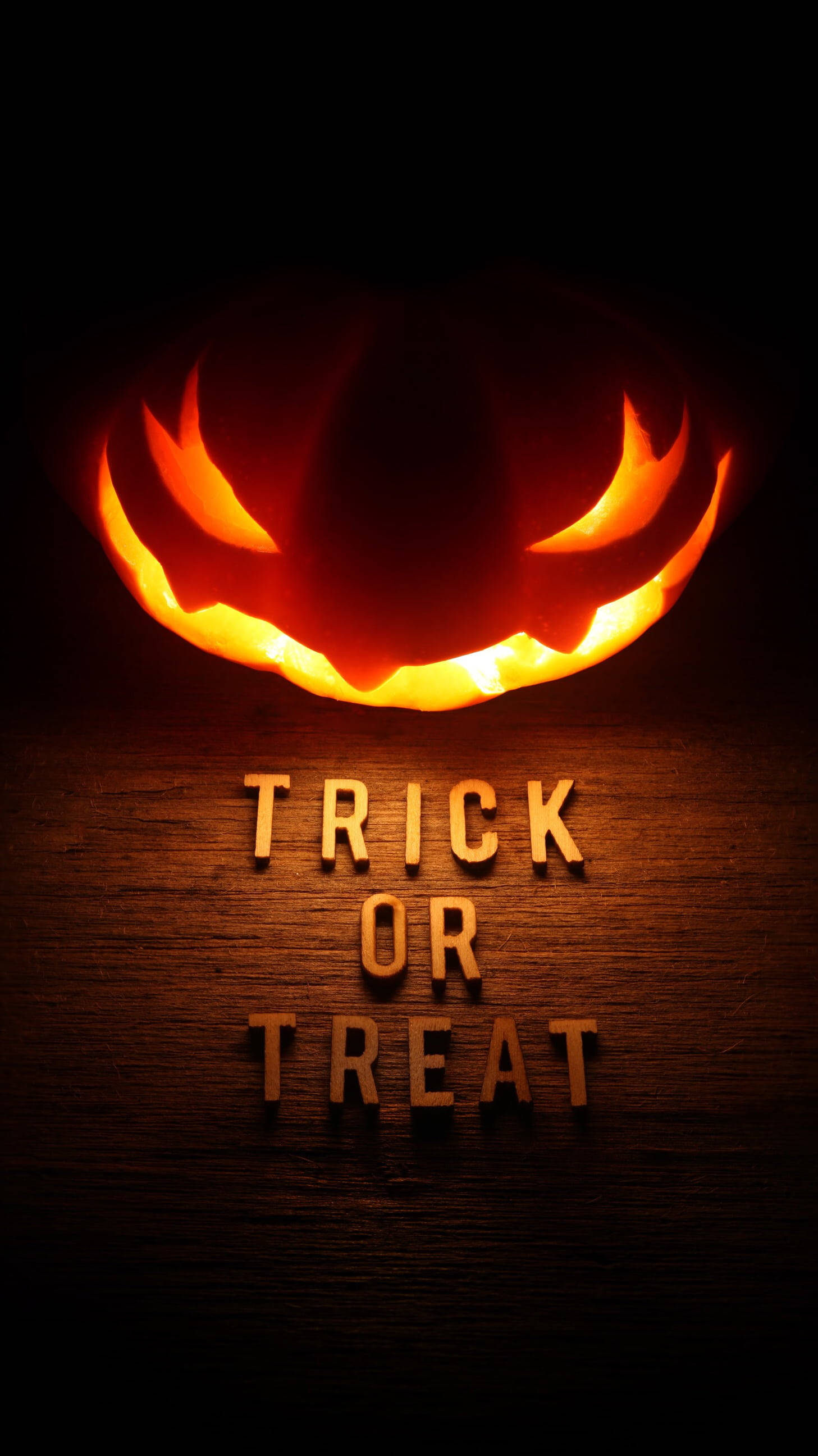 Trick Or Treat, glowing jack-o'-lantern, sharp teeth, 2K Phone Wallpaper
