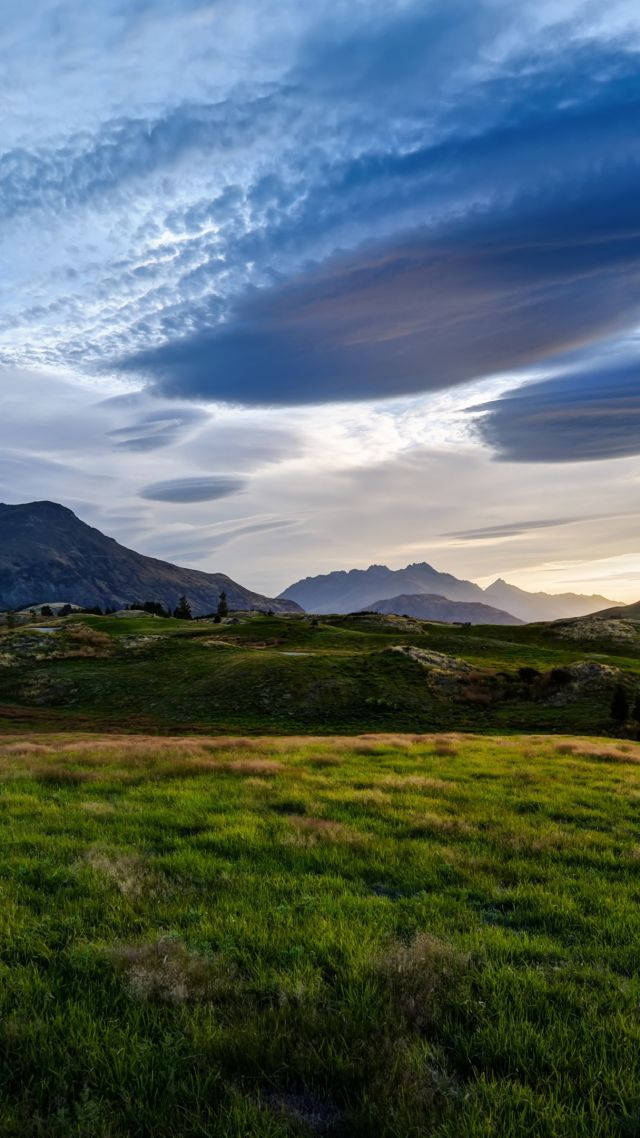 Samsung Ultra 4K screen, twilight sky, swirling clouds, SD Phone Wallpaper