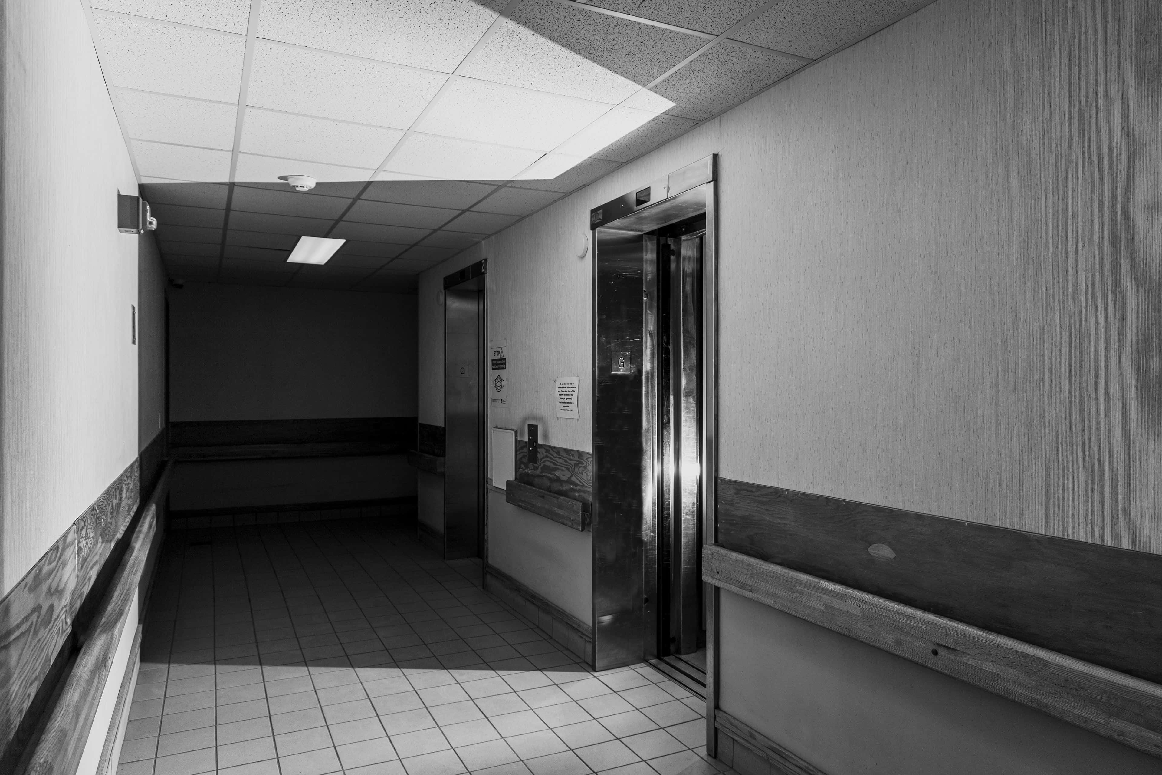desolate corridor, liminal space, tiled floors, 4K Desktop Wallpaper