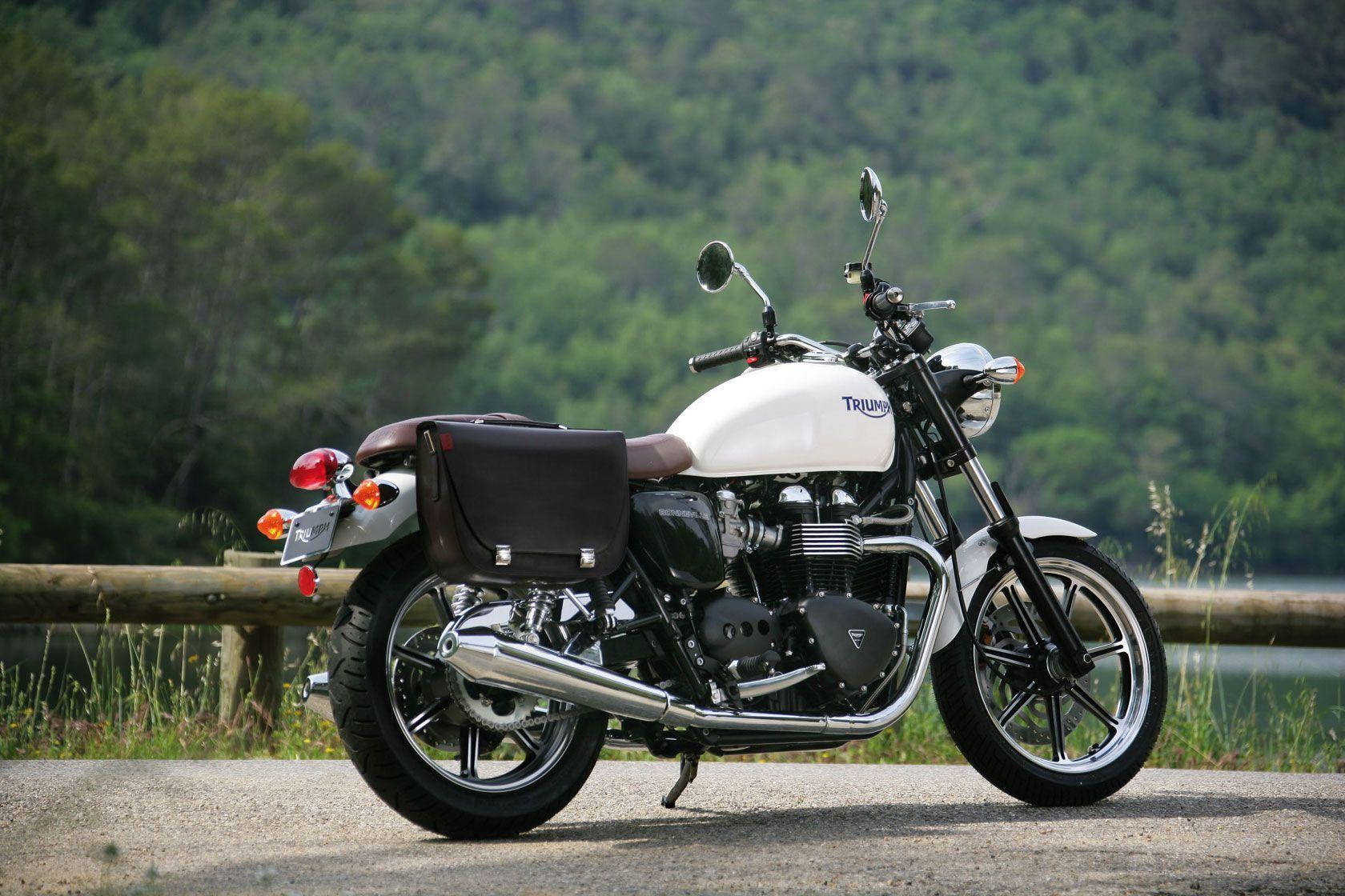 Triumph Bonneville 2009, white, leather saddlebags, HD Desktop Wallpaper