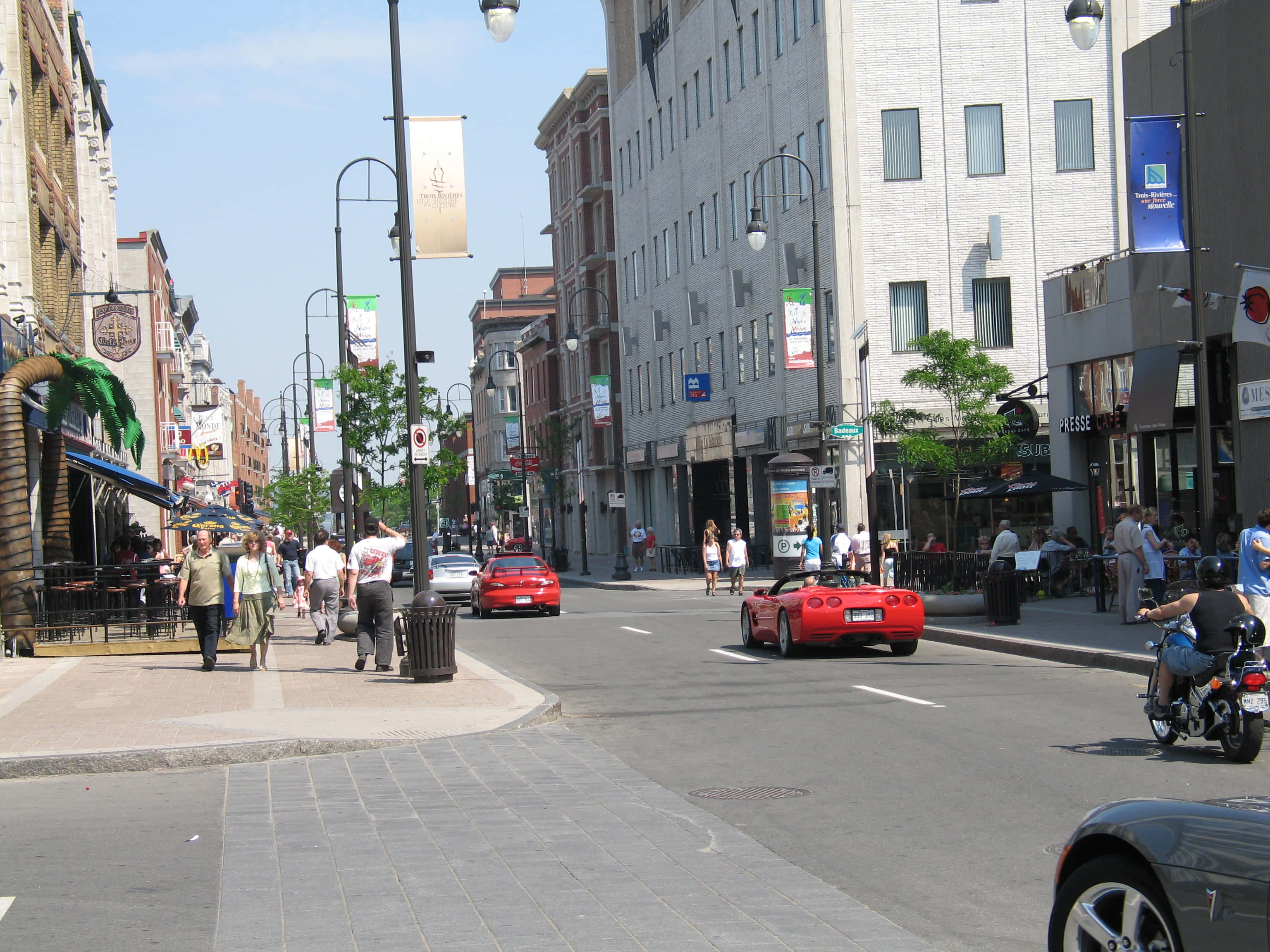 Trois Rivieres, downtown street scene, red convertible, 2K Desktop Wallpaper