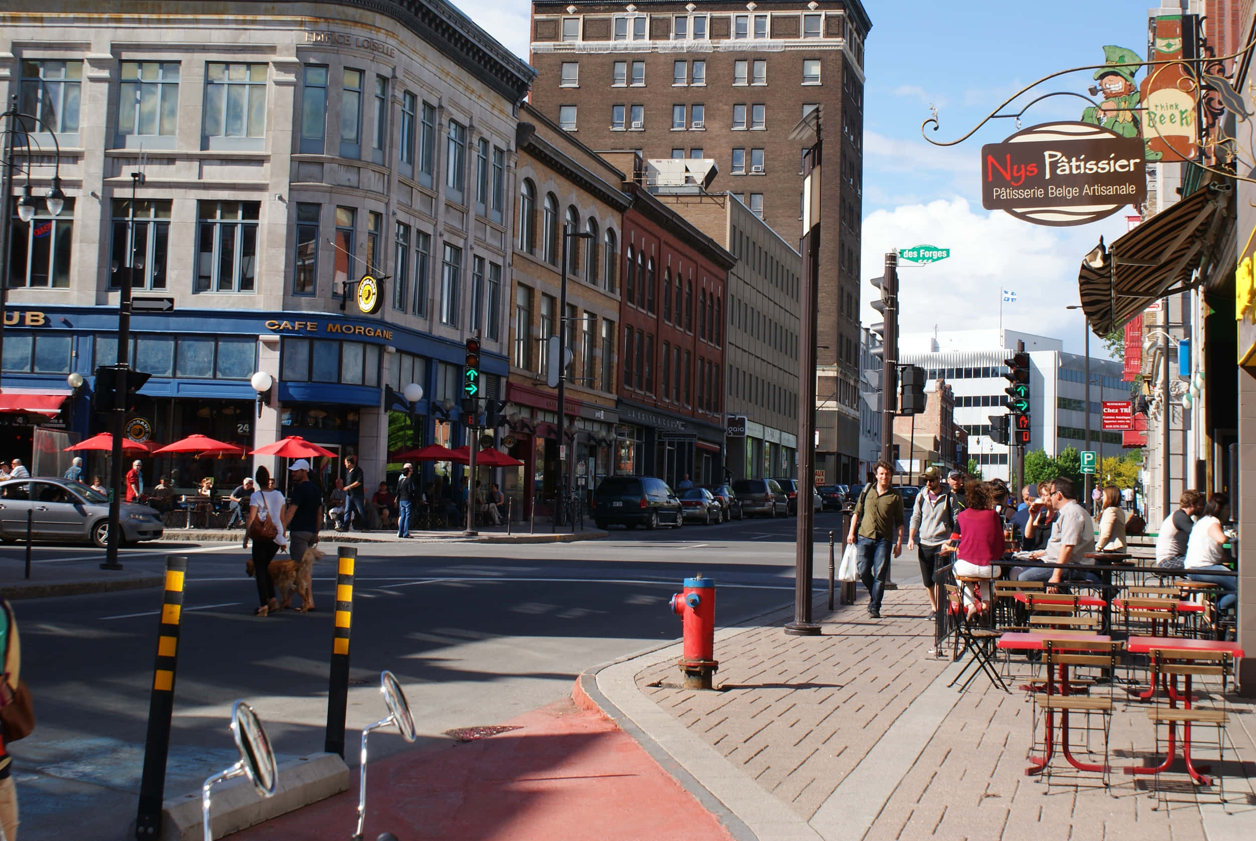 Trois Rivieres, sunny urban street corner, pedestrians, Full HD Desktop Wallpaper
