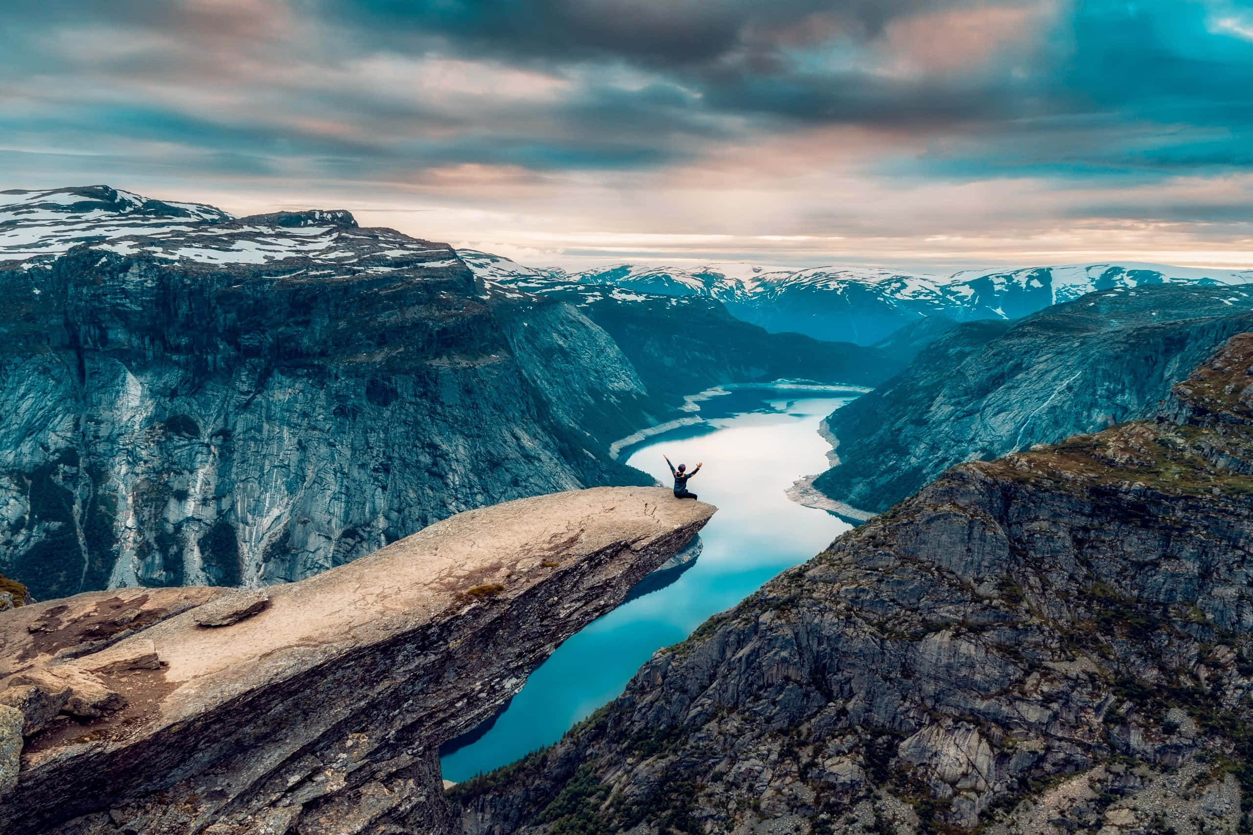 Trolltunga, dark clouds, cliff edge, 2K Desktop Wallpaper