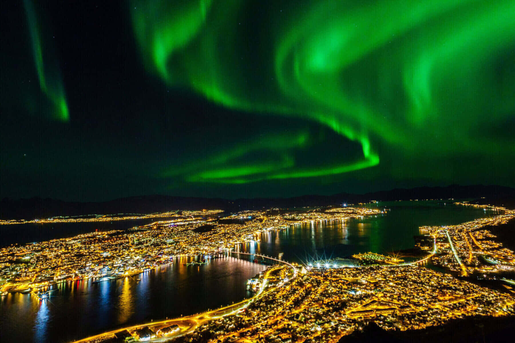 Tromsø, aurora borealis, coastal city, HD Desktop Wallpaper