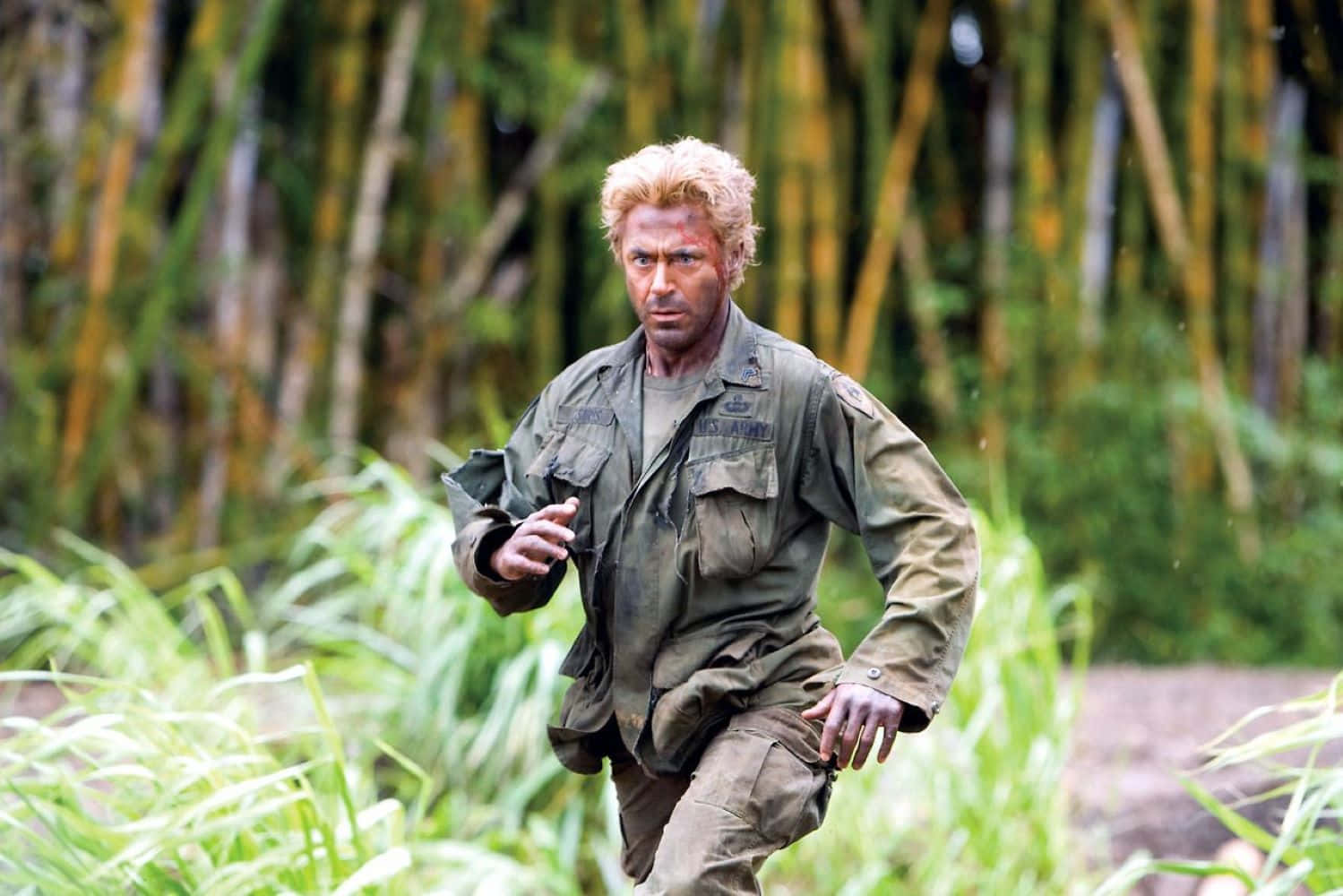 Tropic Thunder, action scene, muddy green military uniform, HD Desktop Wallpaper