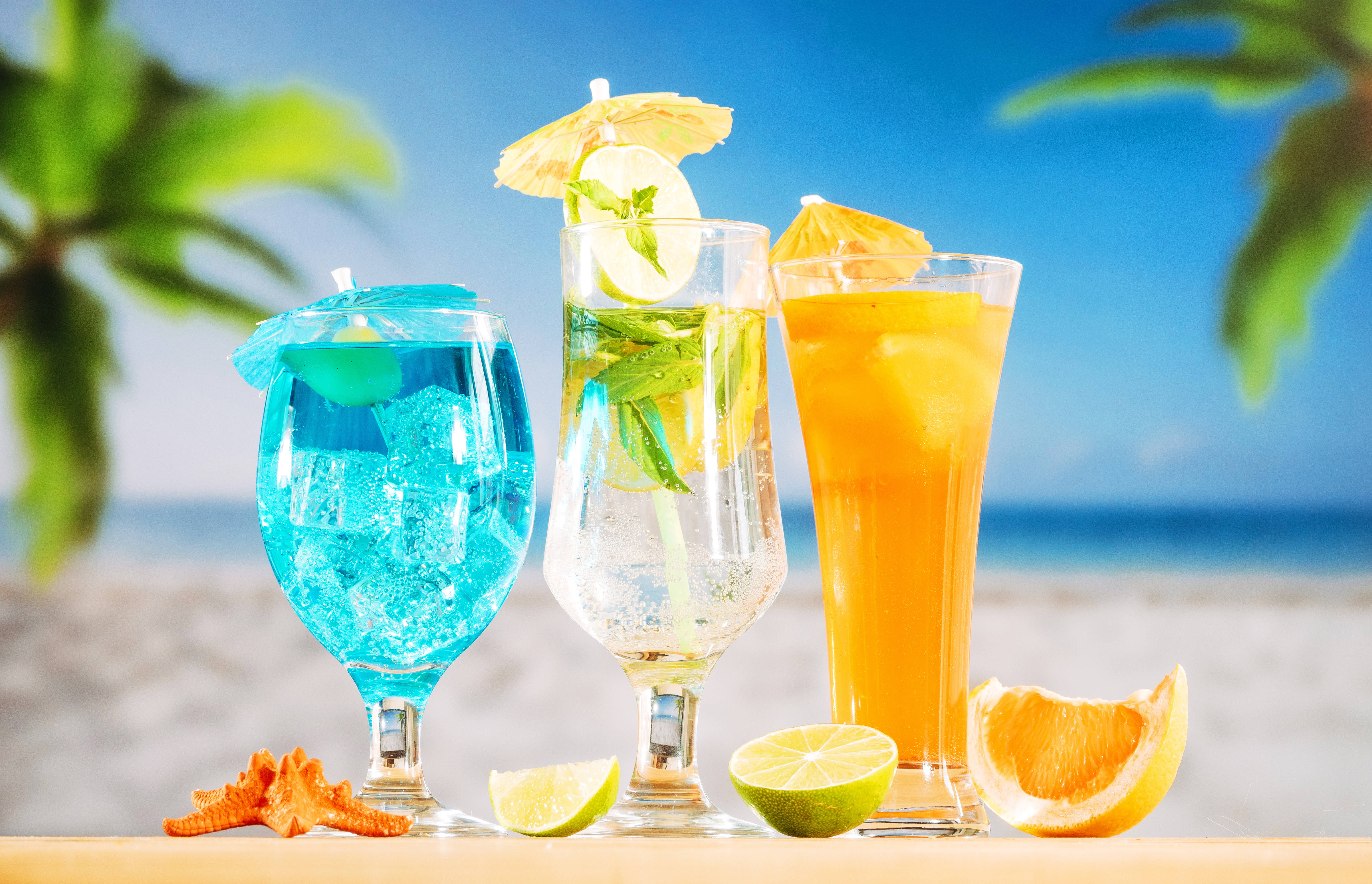 tropical cocktails, beach table, palm trees, 5K Desktop Wallpaper