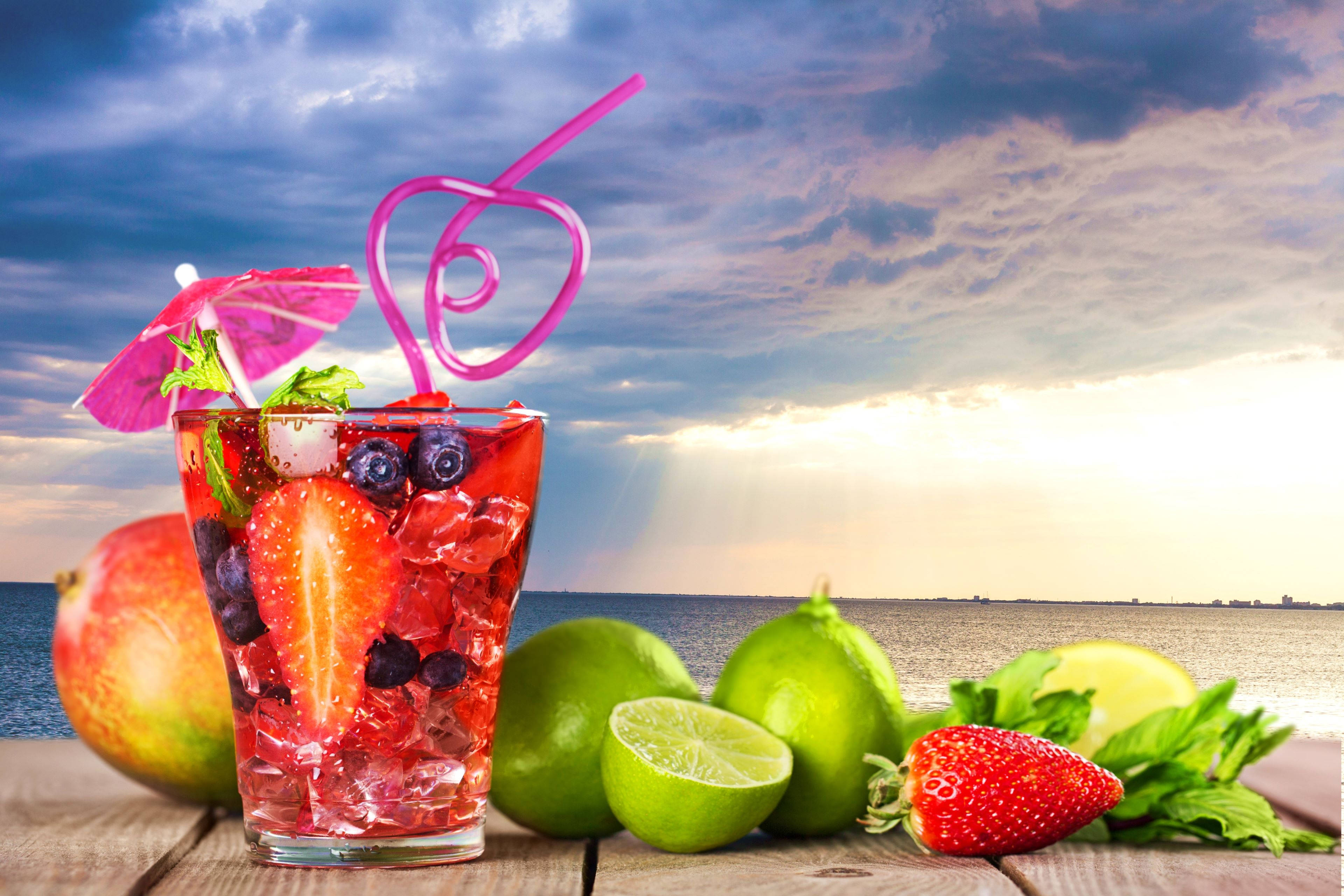 Strawberry Lime Tropical Drink, strawberries, blueberries, 4K Desktop Wallpaper