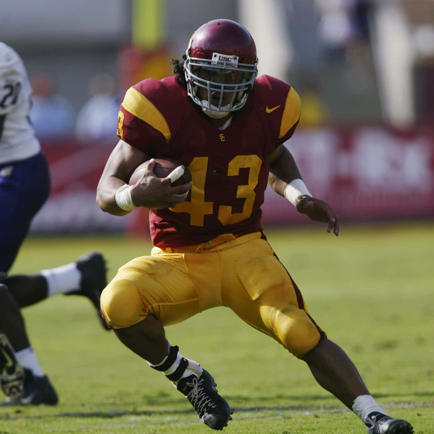 Troy Polamalu, USC football player, maroon and gold uniform, HD Desktop Wallpaper
