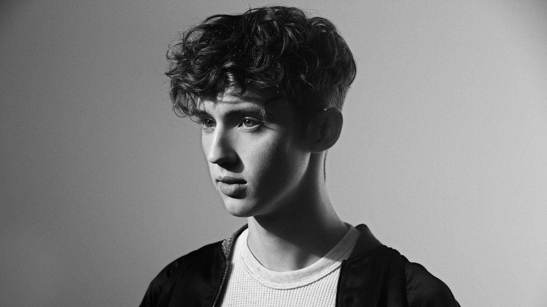 Troye Sivan, black and white, curly hair, Full HD Desktop Wallpaper
