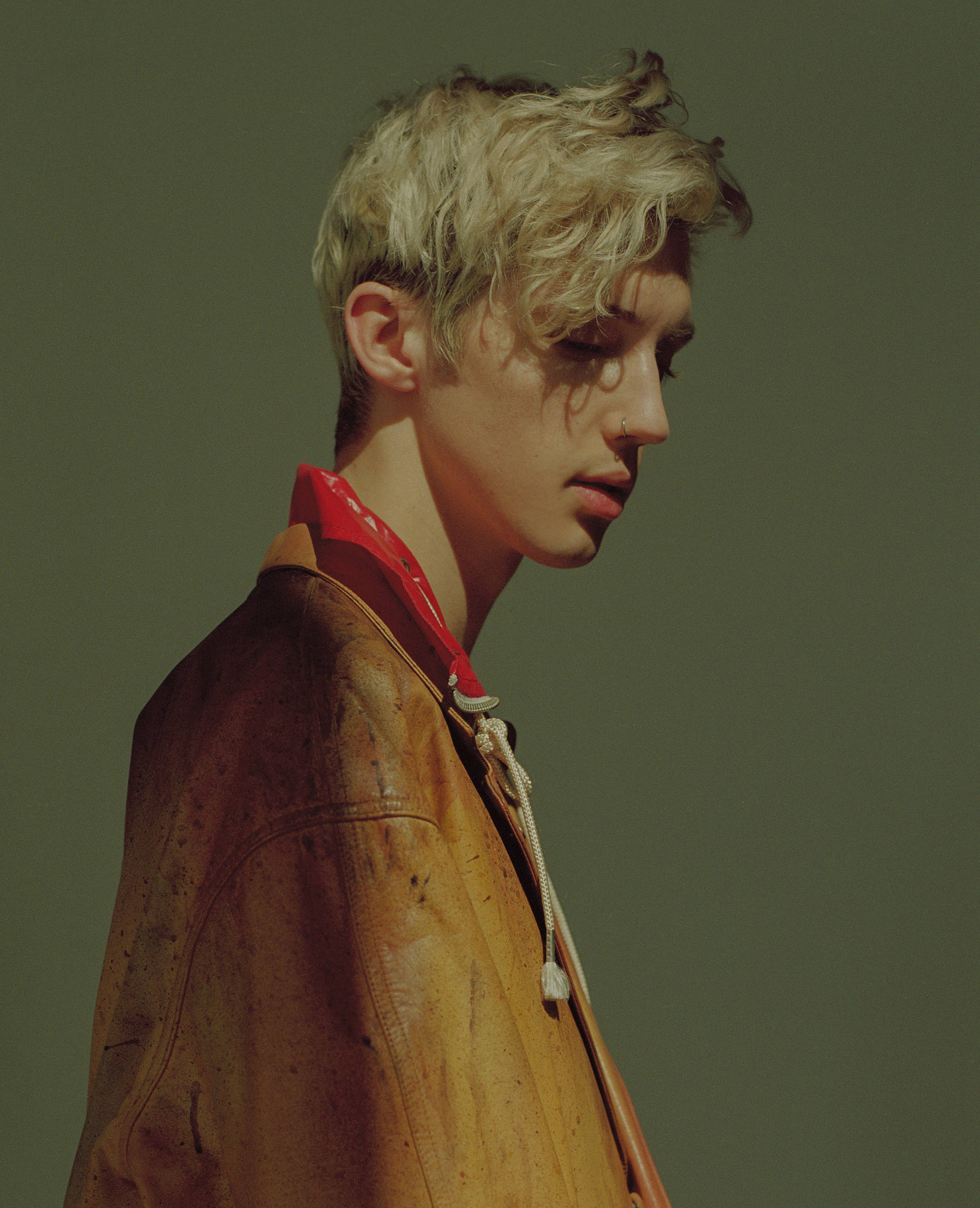 Troye Sivan, tousled blonde hair, worn brown leather jacket, Full HD Phone Wallpaper