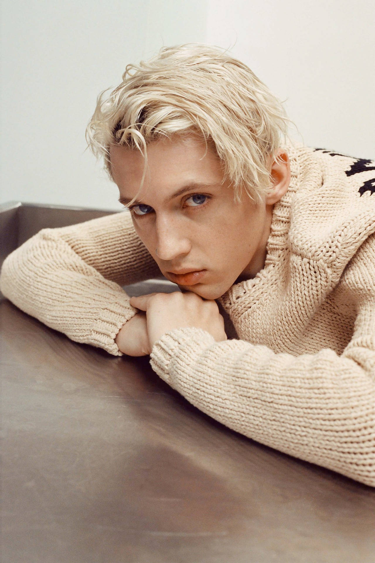 Troye Sivan, platinum blonde hair, beige knit sweater, Full HD Phone Wallpaper