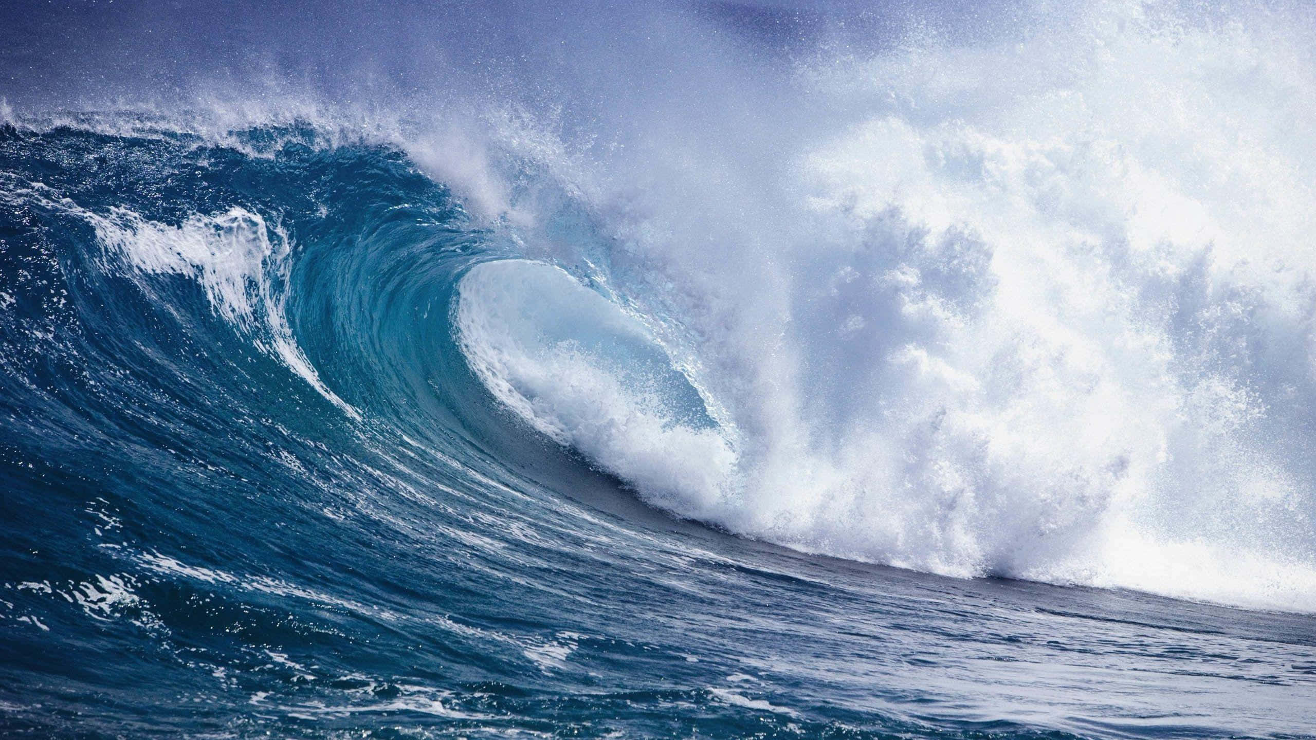 tsunami waves, approaching shore, turquoise ocean wave, 2K Desktop Wallpaper