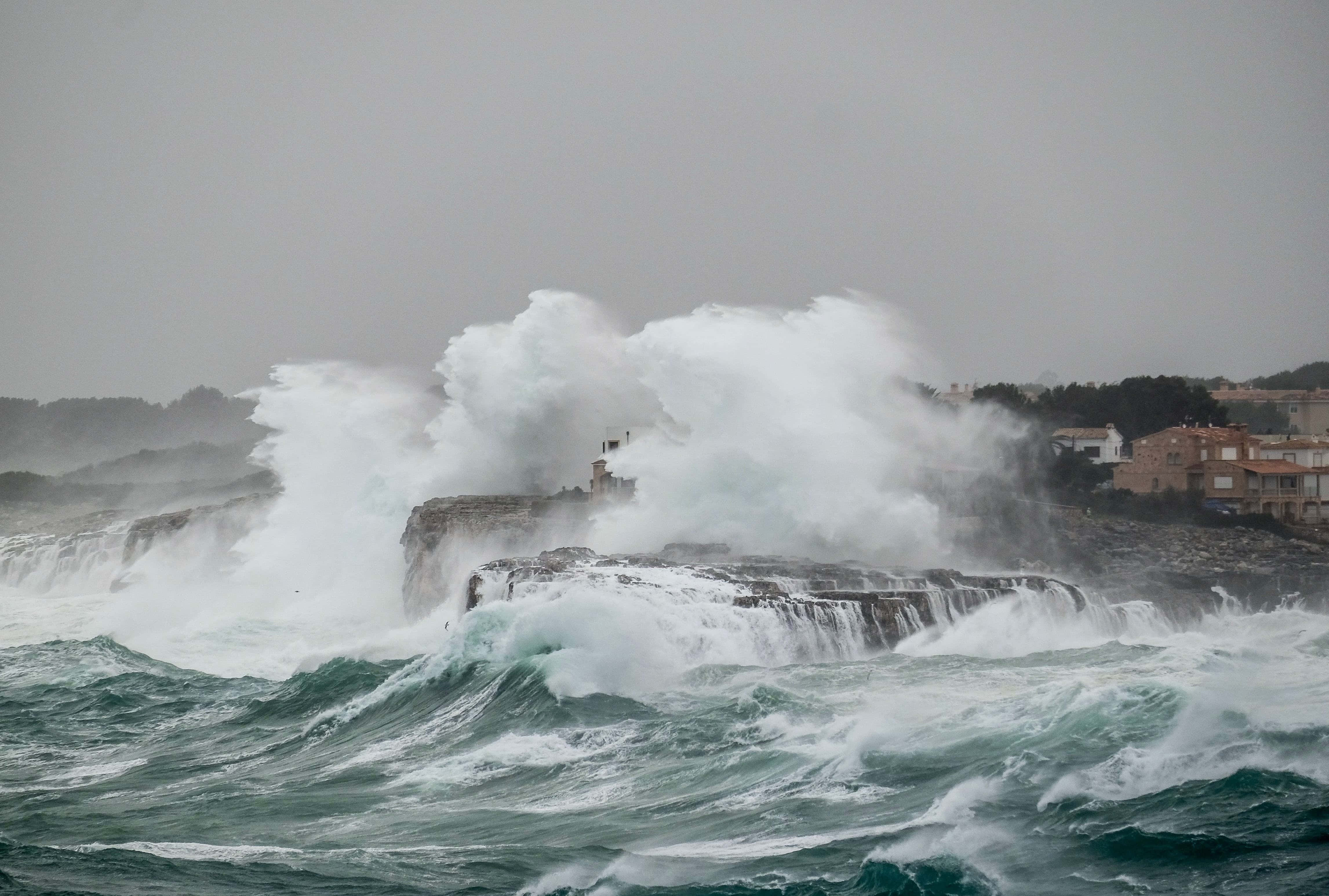 tsunami wave, rocky cliffside, lighthouse, 4K Desktop Wallpaper