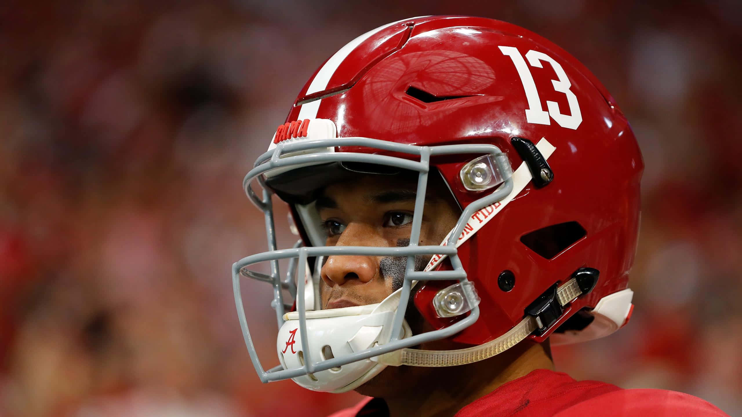 Tua Tagovailoa, crimson Alabama helmet, number 13, 2K Desktop Wallpaper