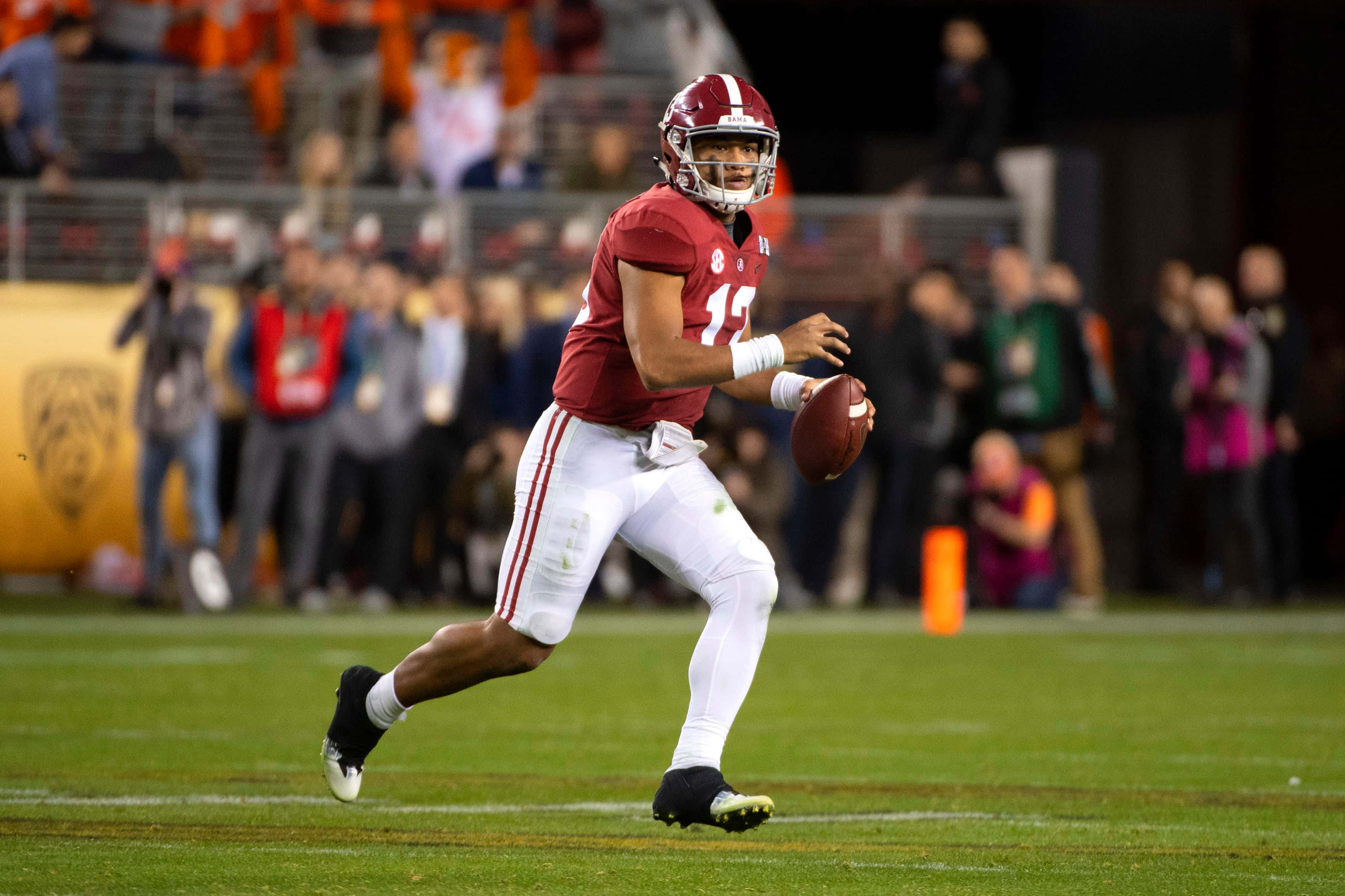 Tua Tagovailoa, crimson jersey, number 15, 2K Desktop Wallpaper