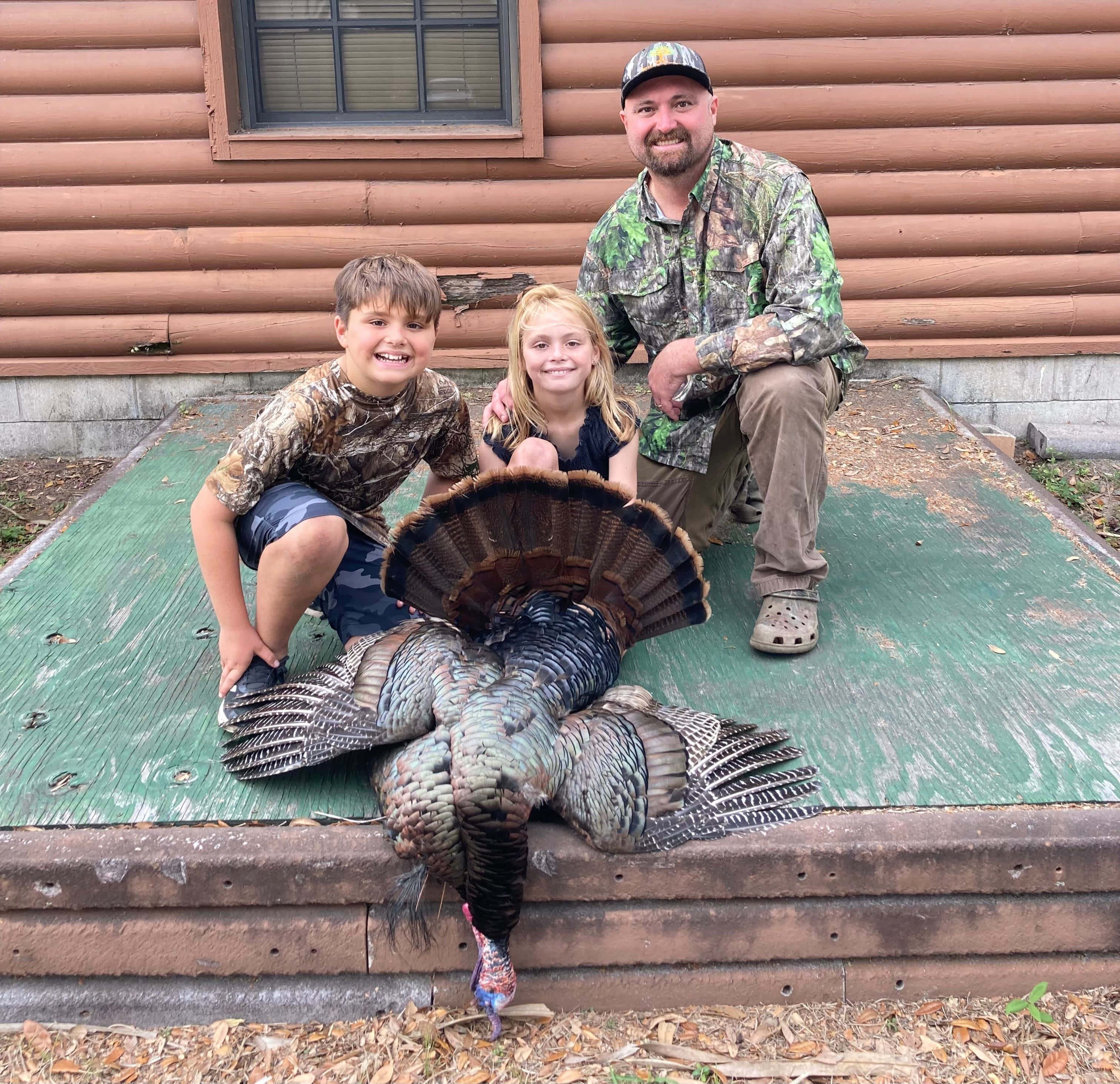 turkey hunting, green porch step, log cabin, 2K Desktop Wallpaper