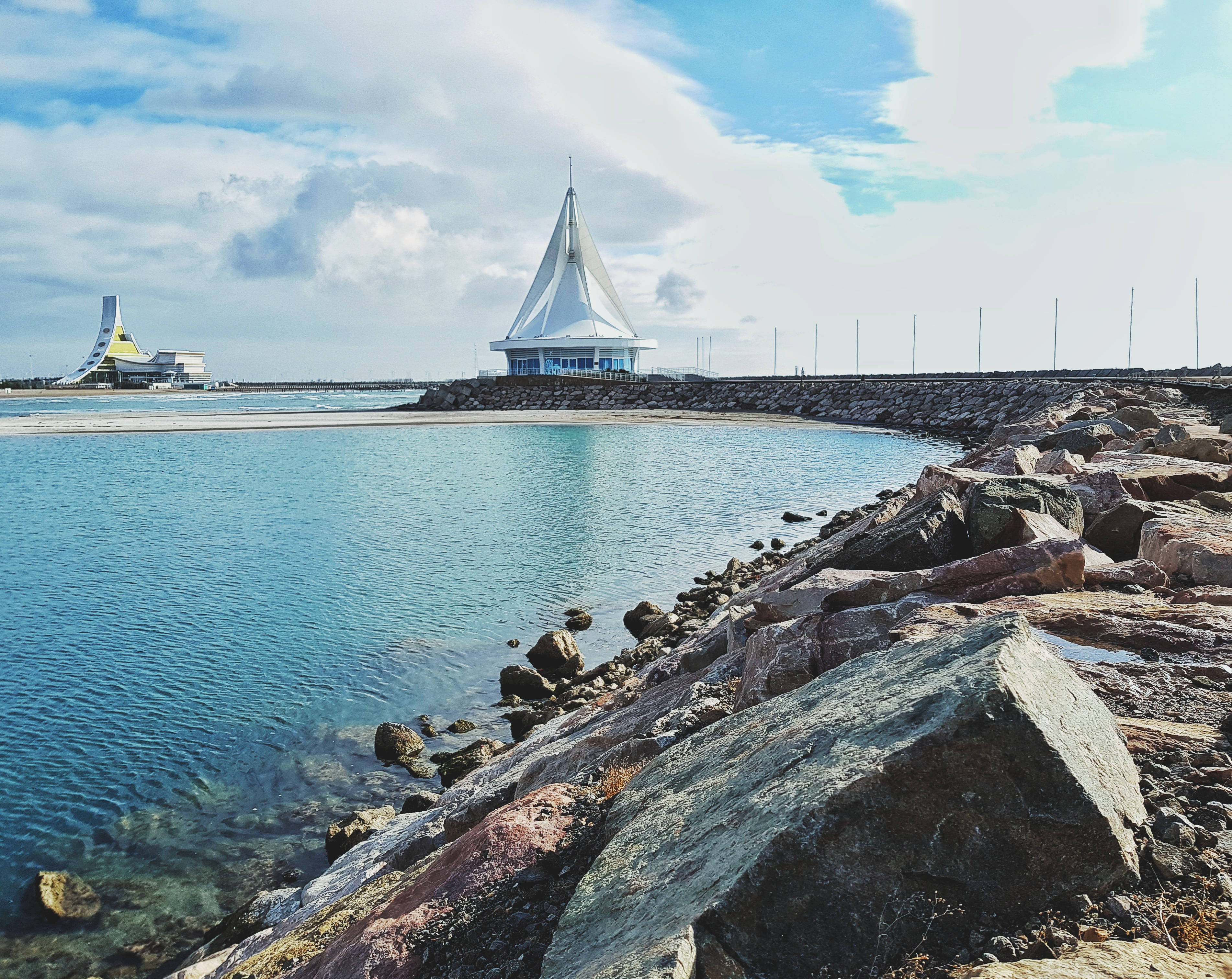 Turkmenistan, rocky pier, calm turquoise water, 2K Desktop Wallpaper