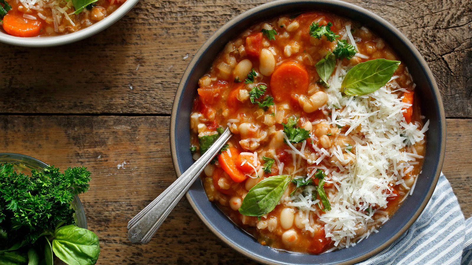 Hearty Tuscan Farro Soup, tomato and white bean soup, fresh basil, HD Desktop Wallpaper