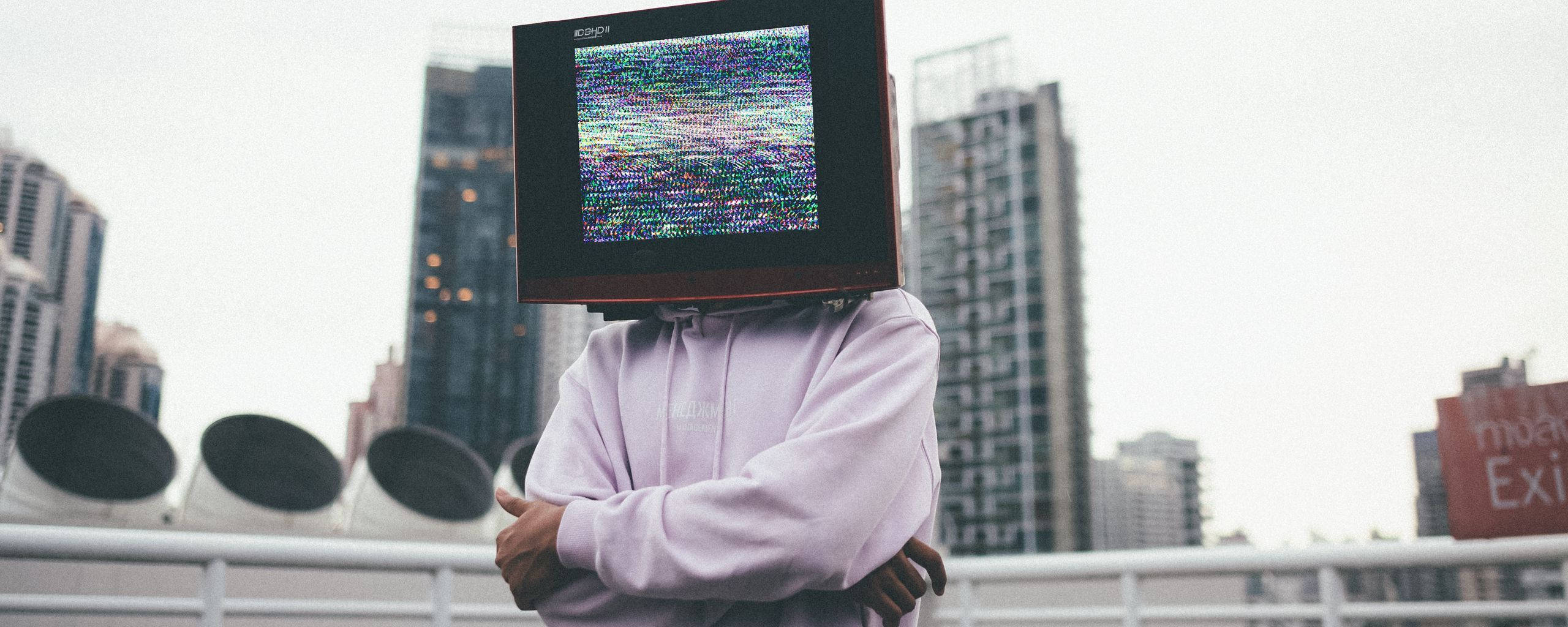 vintage CRT monitor, static, city rooftop, 2K Desktop Wallpaper