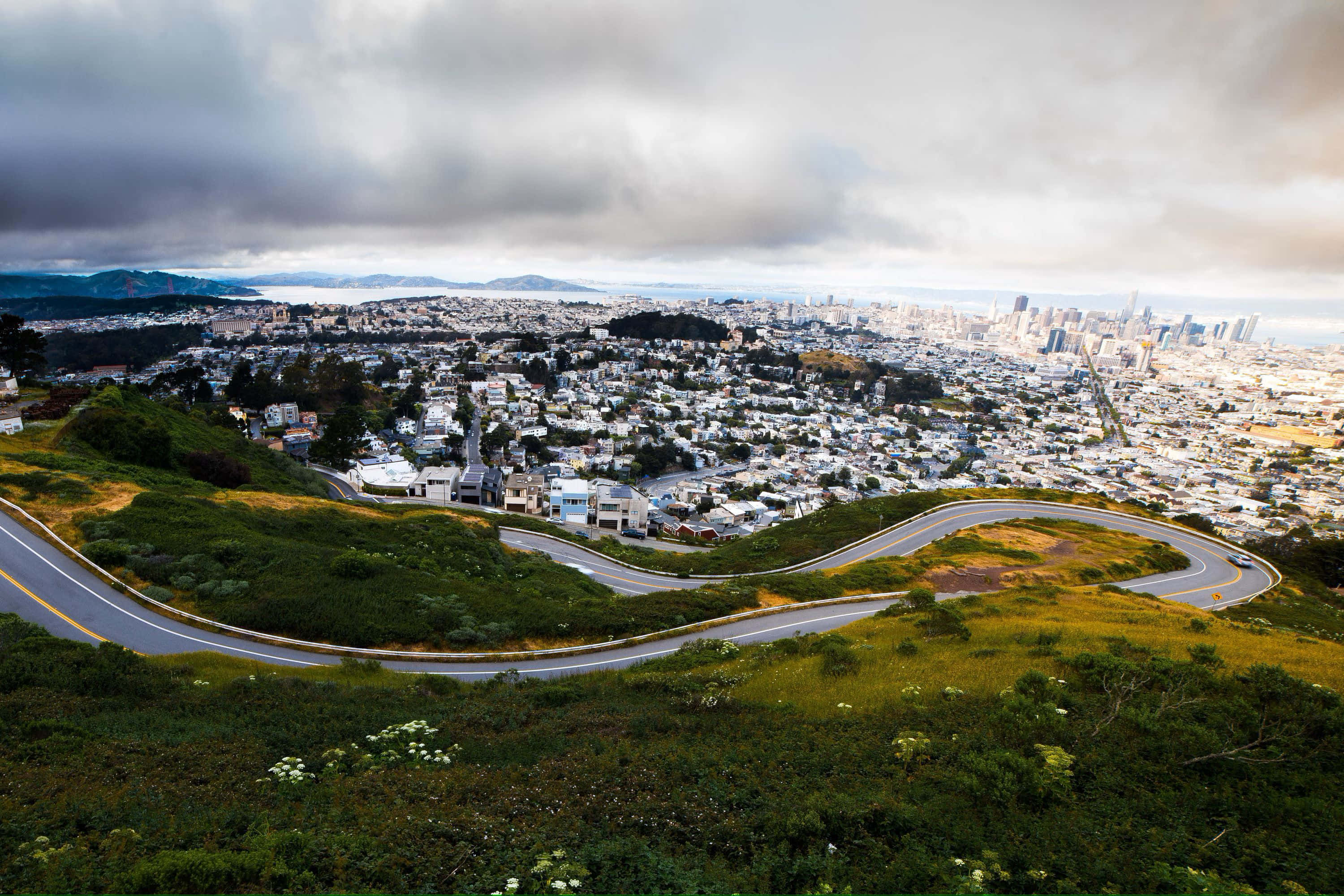 Twin Peaks San Francisco, winding road, green hills, 2K Desktop Wallpaper