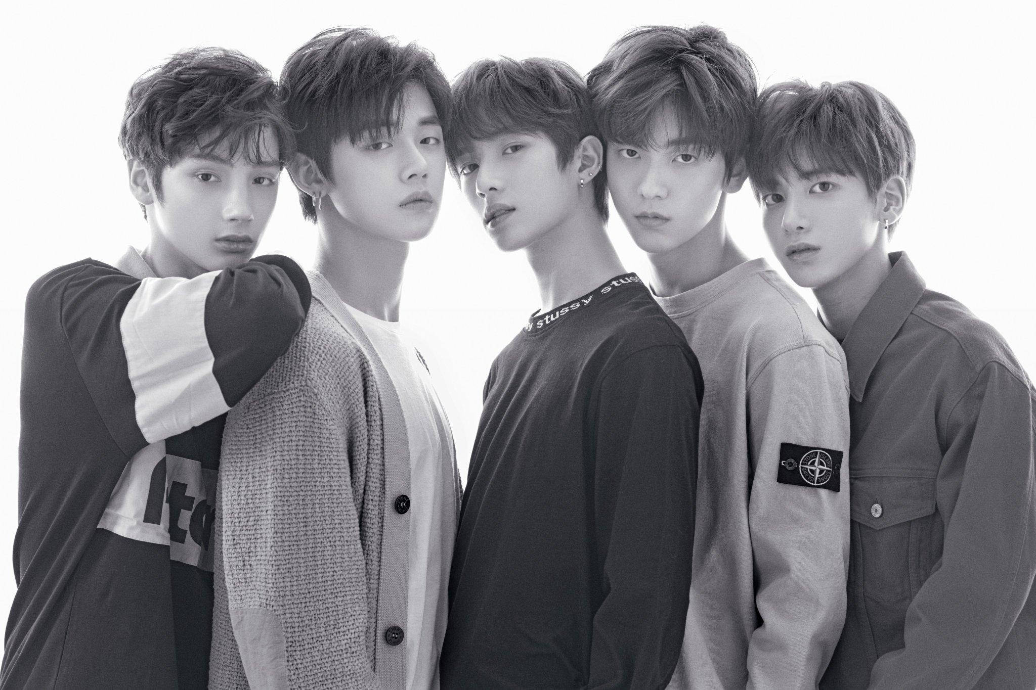 TXT, black and white, monochrome portrait, Full HD Desktop Wallpaper