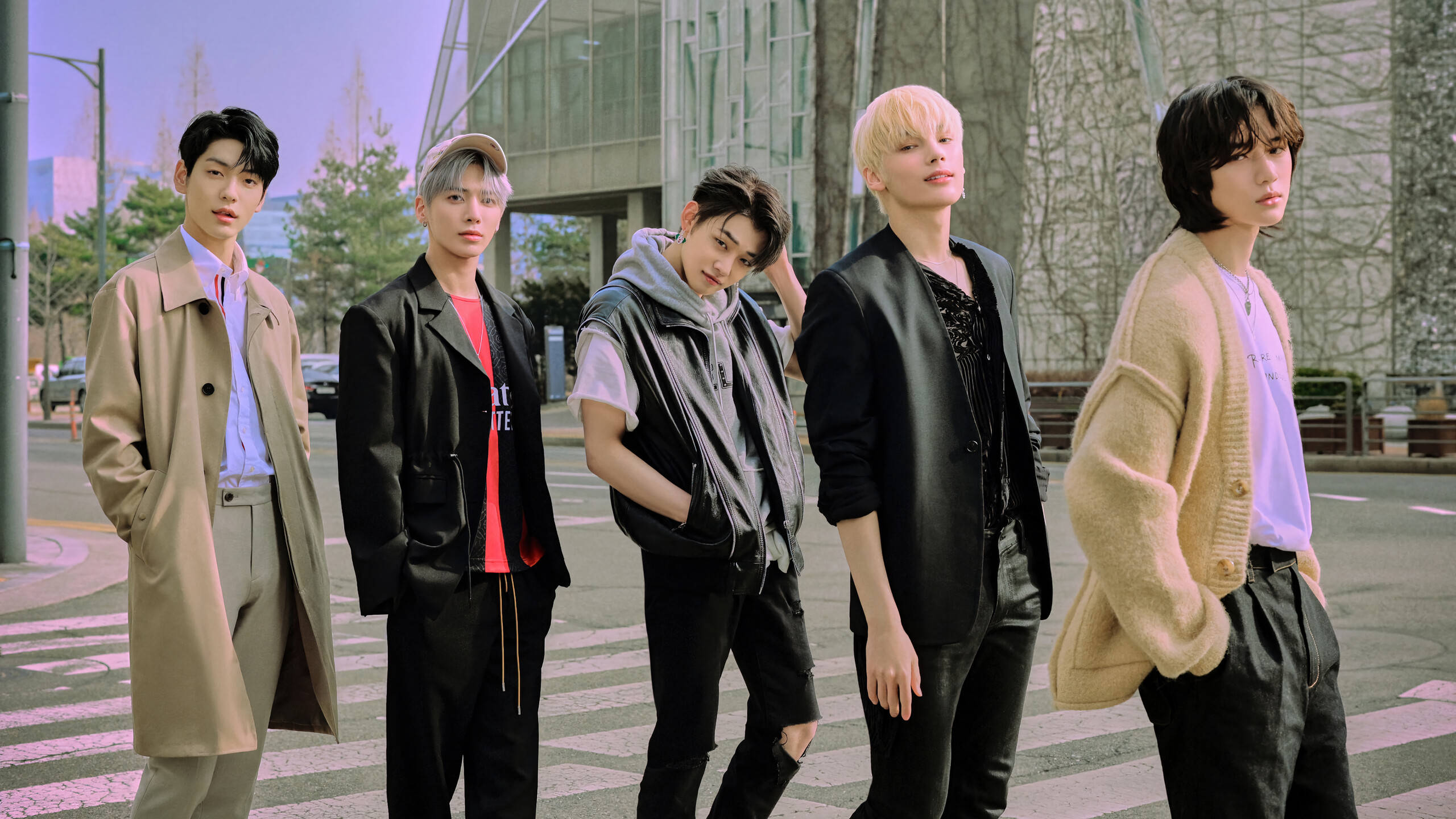 TXT, pedestrian lane, city street, 2K Desktop Wallpaper