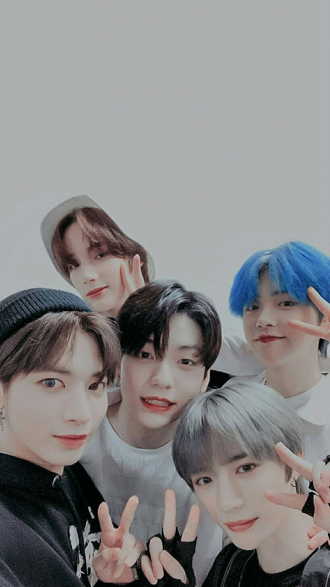 TXT, peace hand sign, groupie, Full HD Phone Wallpaper