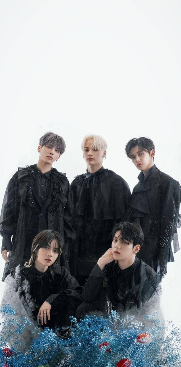 TXT, black ruffle sleeves, stark white background, HD Phone Wallpaper