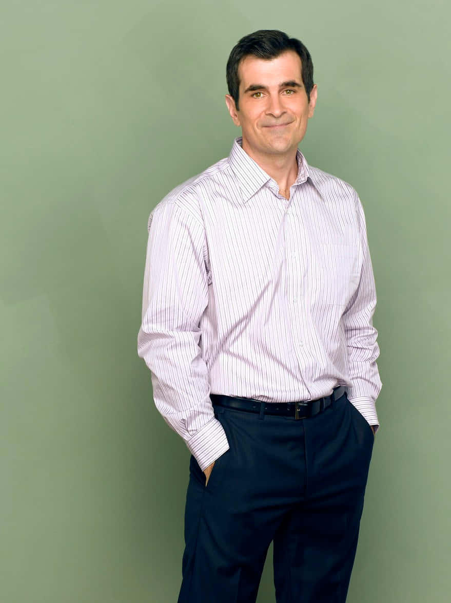 Ty Burrell, striped shirt, dark pants, SD Phone Wallpaper