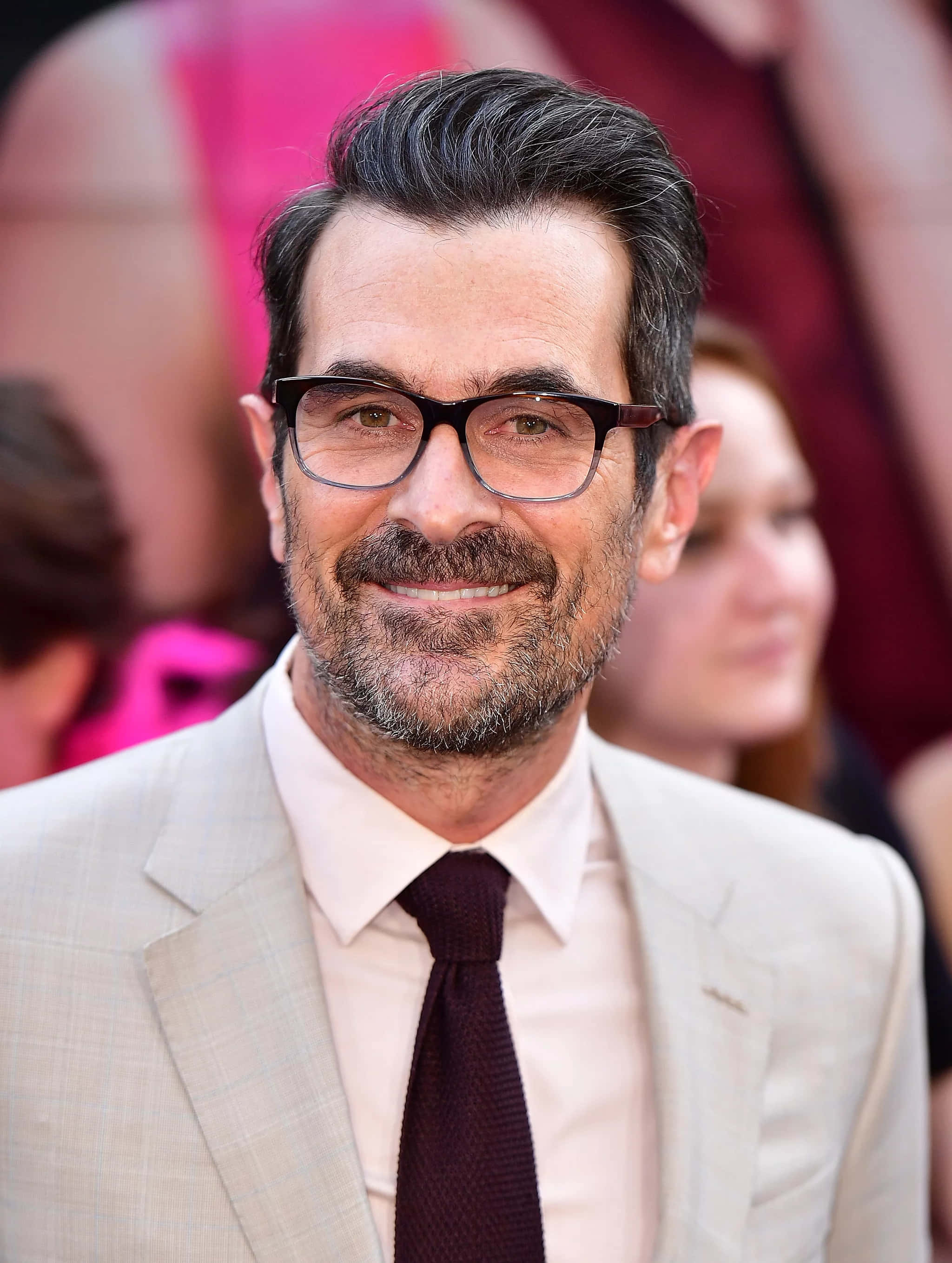 Ty Burrell, beige suit, dark tie, 2K Phone Wallpaper