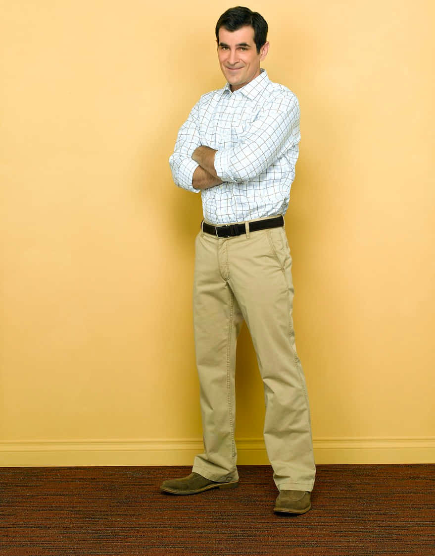 Ty Burrell, checkered shirt, khakis, SD Phone Wallpaper