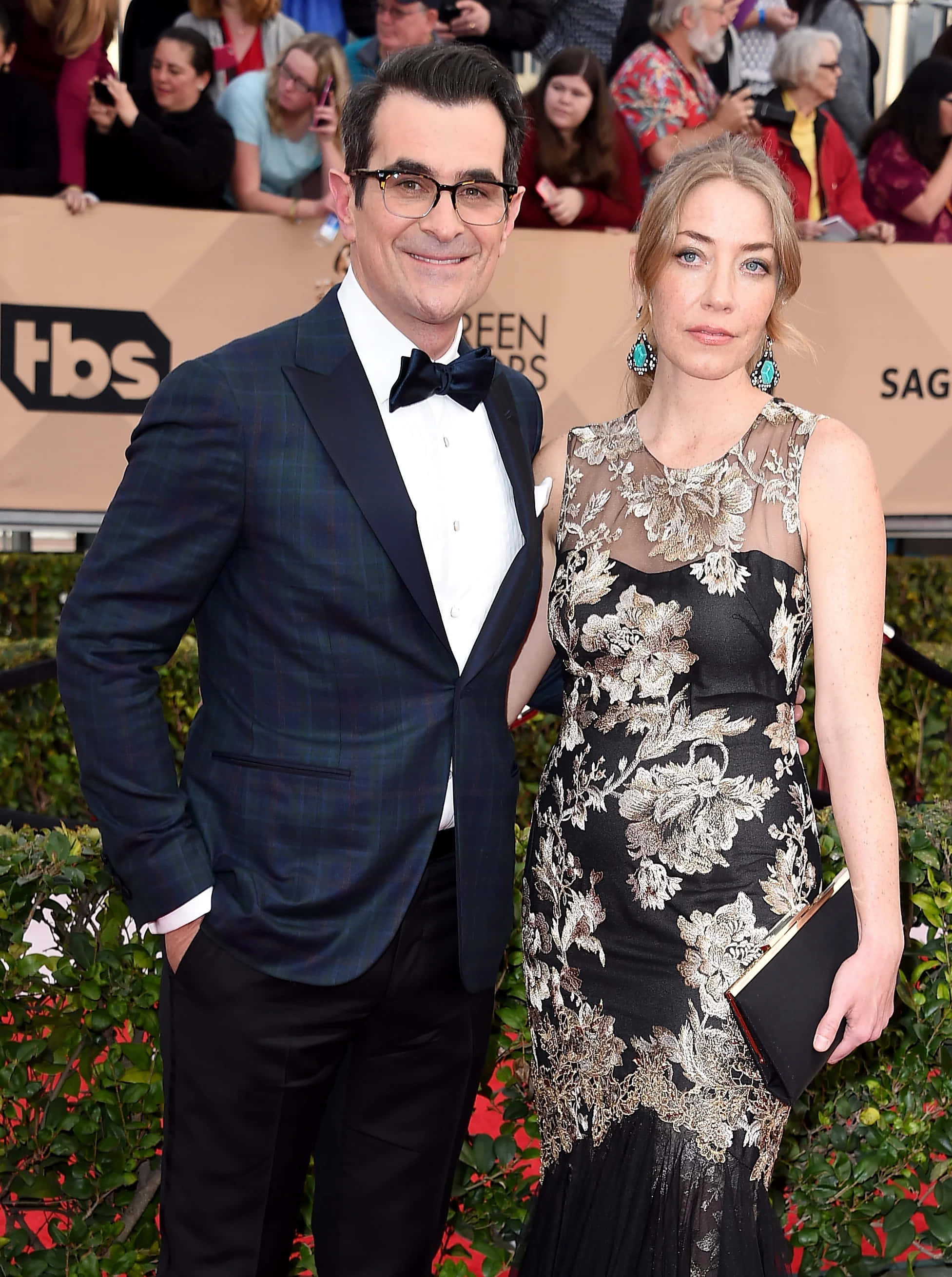 Ty Burrell, plaid tuxedo, floral gown, 2K Phone Wallpaper