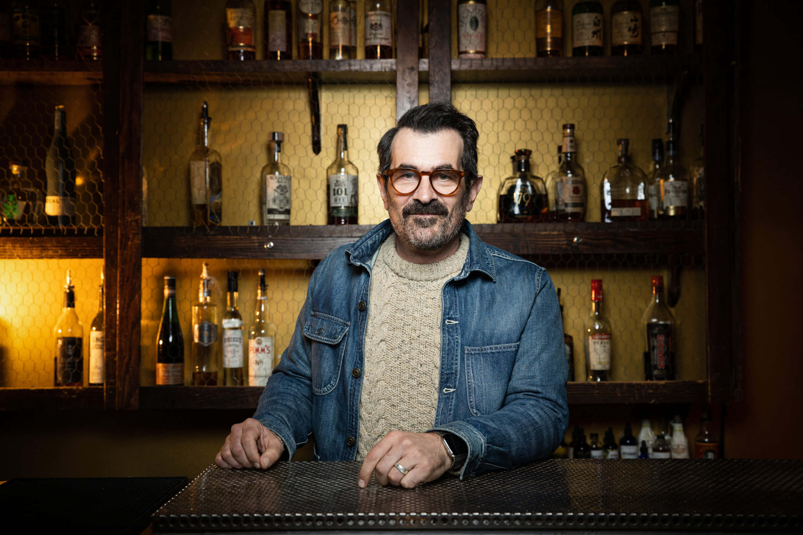 Ty Burrell, red carpet event, glasses, 2K Desktop Wallpaper