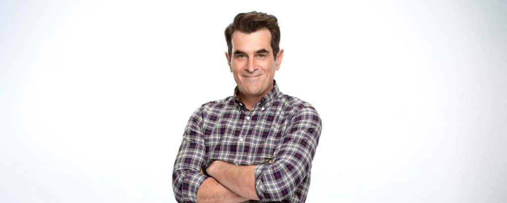 Ty Burrell, plaid shirt, arms crossed, SD Desktop Wallpaper