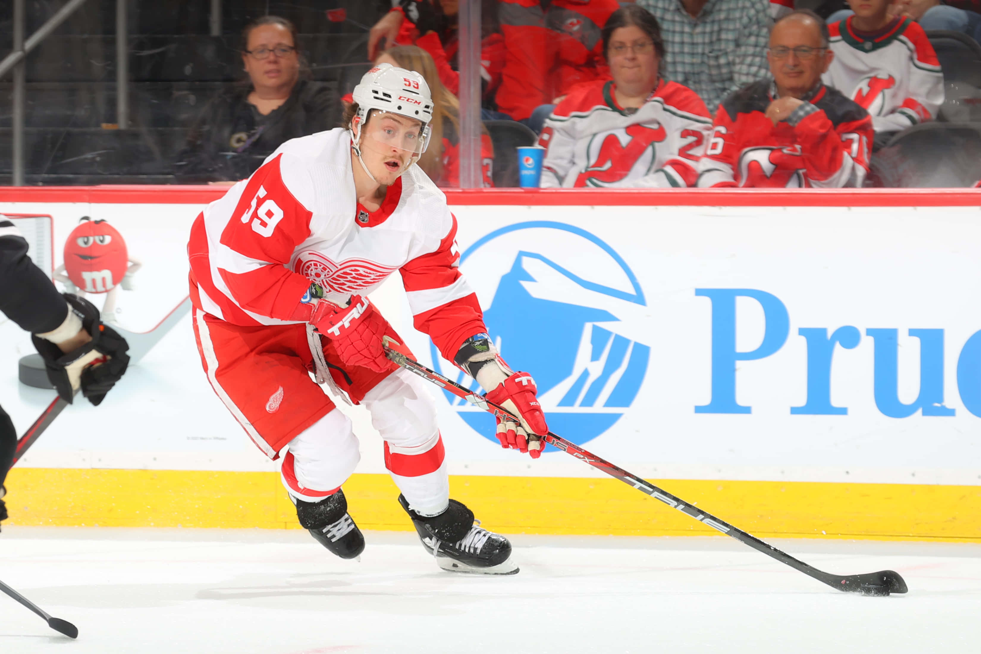 Tyler Bertuzzi, red and white gear, ice, 2K Desktop Wallpaper