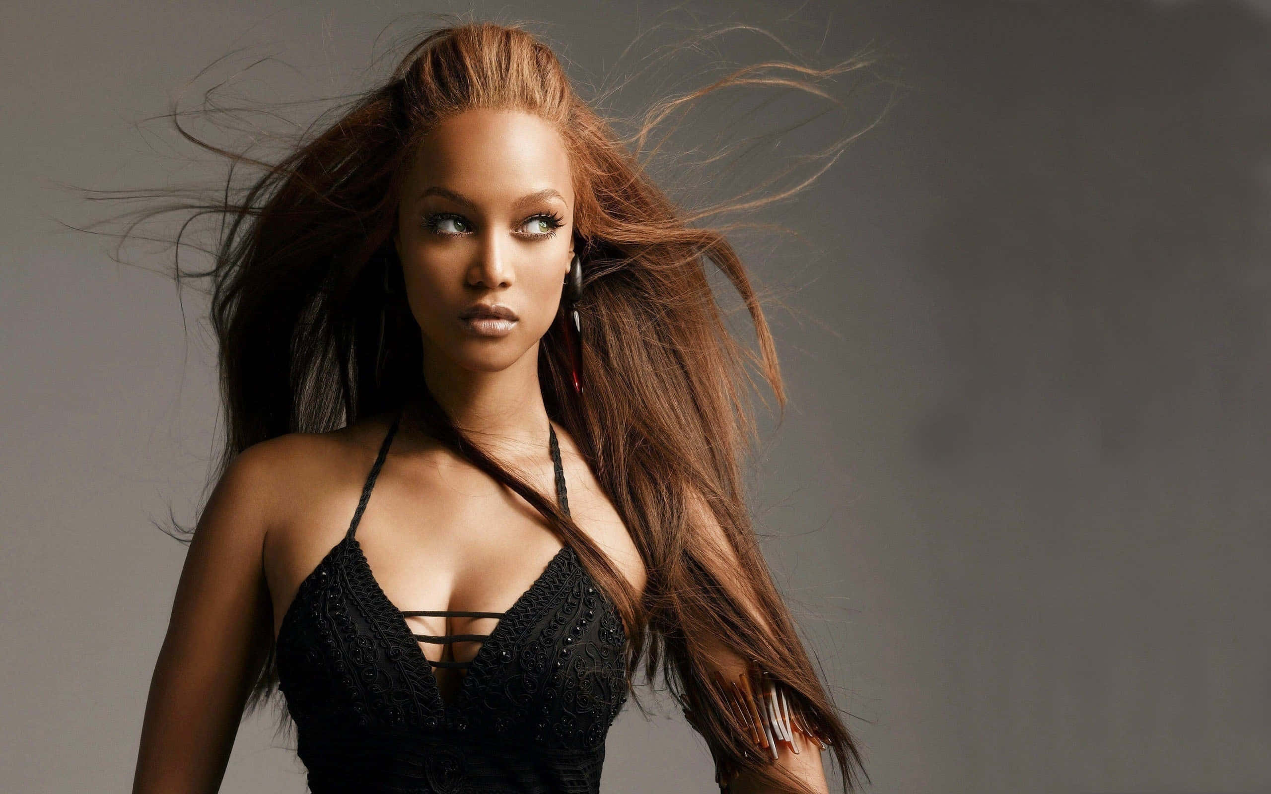 Tyra Banks, red carpet look, black lace top, 2K Desktop Wallpaper