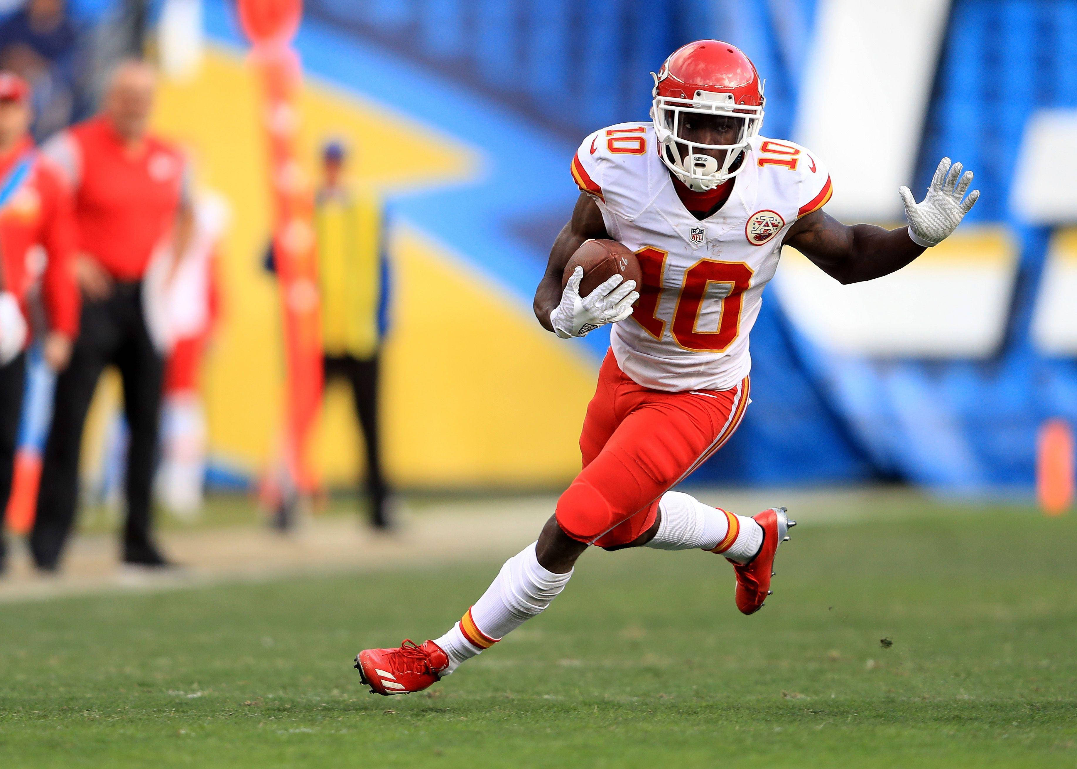 Tyreek Hill, green football field, red and white uniform, 2K Desktop Wallpaper