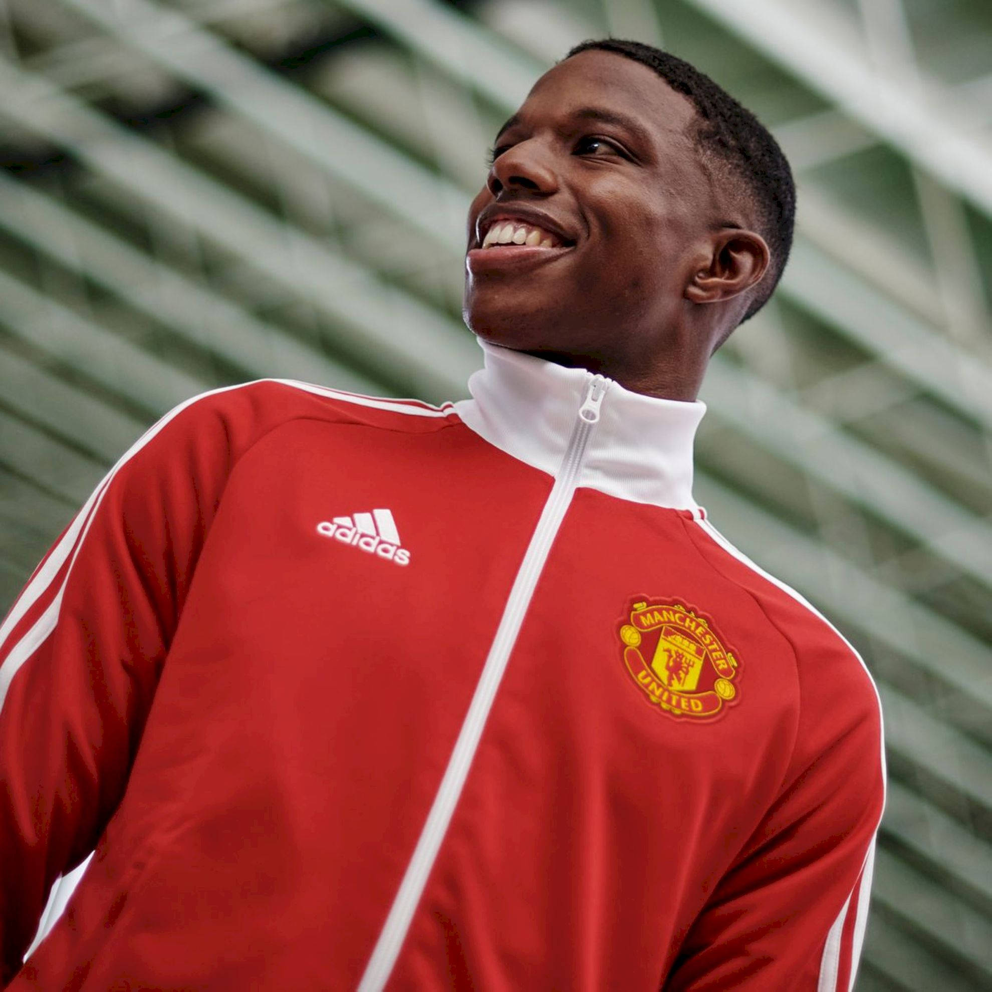 Tyrell Malacia, red Manchester United training jacket, modern glass building facade, Full HD Desktop Wallpaper