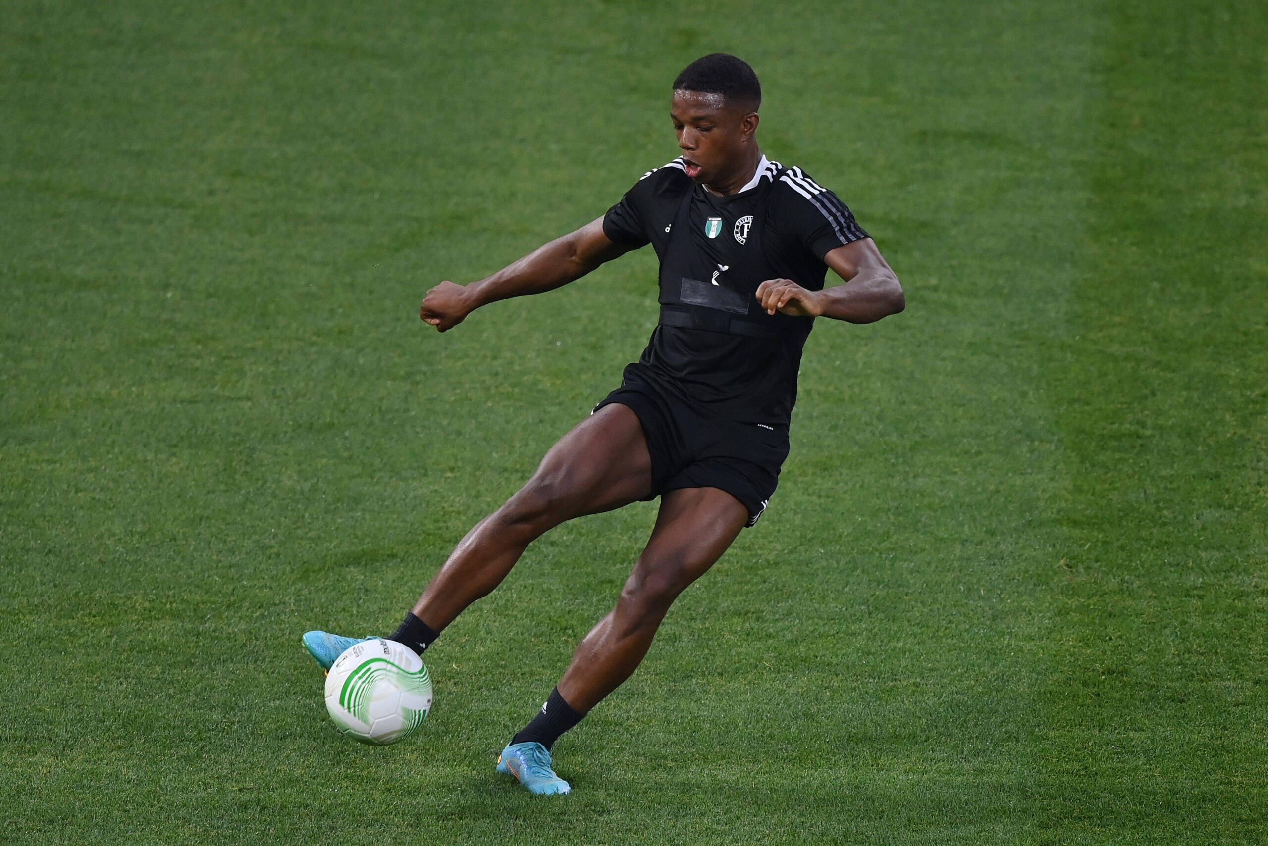 Tyrell Malacia, blue soccer shoes, black kit, 2K Desktop Wallpaper