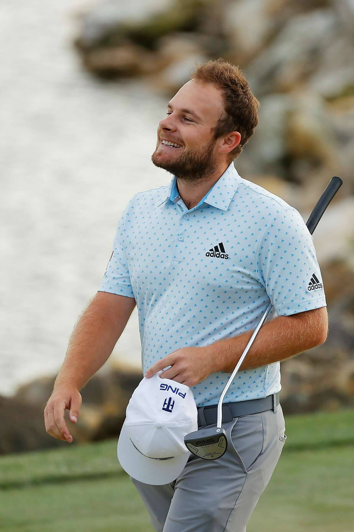 Tyrrell Hatton, golf green, light blue patterned shirt, HD Phone Wallpaper