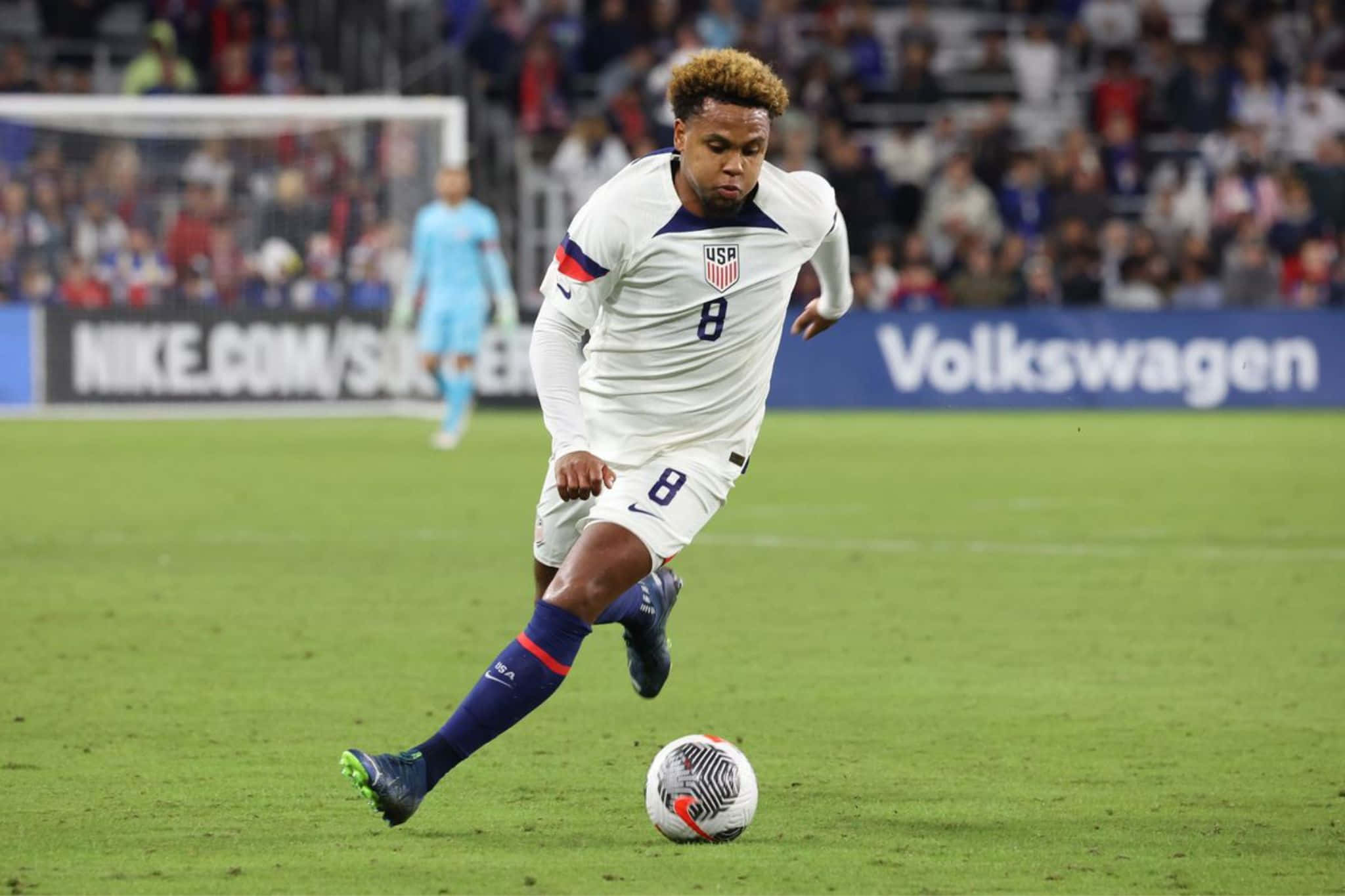 U.S. soccer player, white jersey number 8, green field, Full HD Desktop Wallpaper