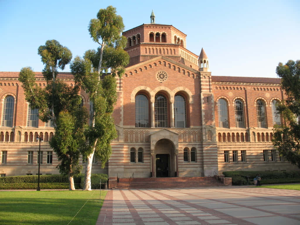 UCLA Campus, arced windows, central dome, SD Desktop Wallpaper