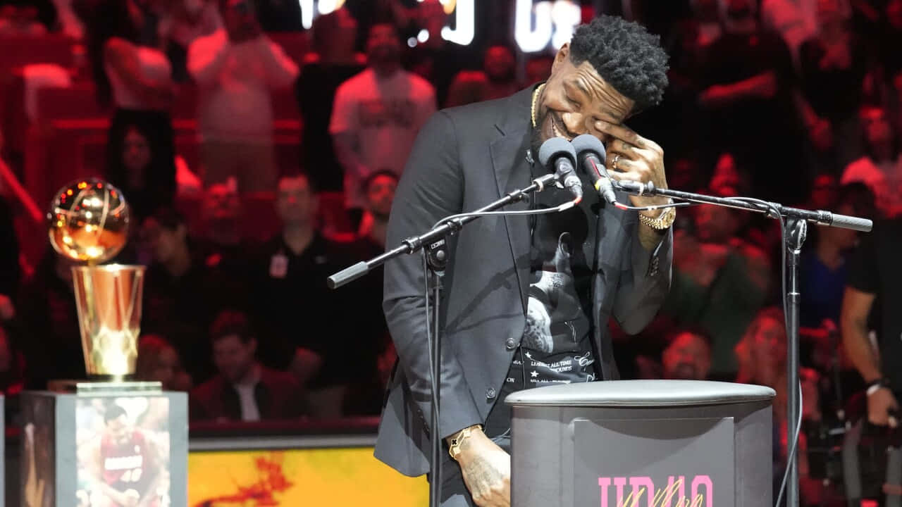 Udonis Haslem, basketball trophy, podium, HD Desktop Wallpaper
