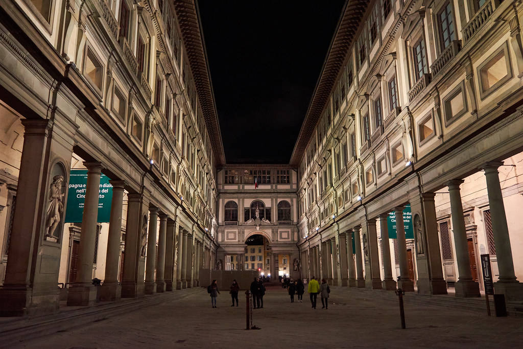 Uffizi Gallery, U-Shaped Facade, neoclassical courtyard, SD Desktop Wallpaper