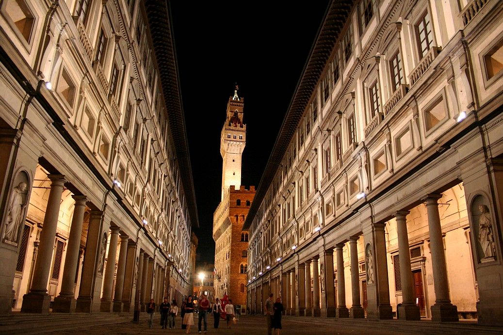 Uffizi Gallery, night, tourists, SD Desktop Wallpaper