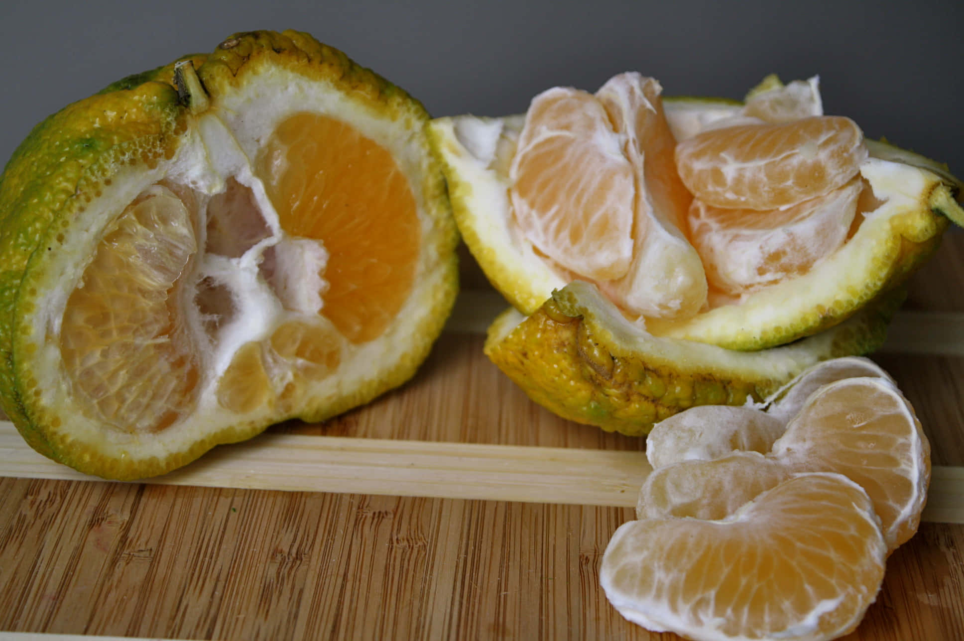 Ugli citrus fruit, vibrant orange segments, white pith, Full HD Desktop Wallpaper
