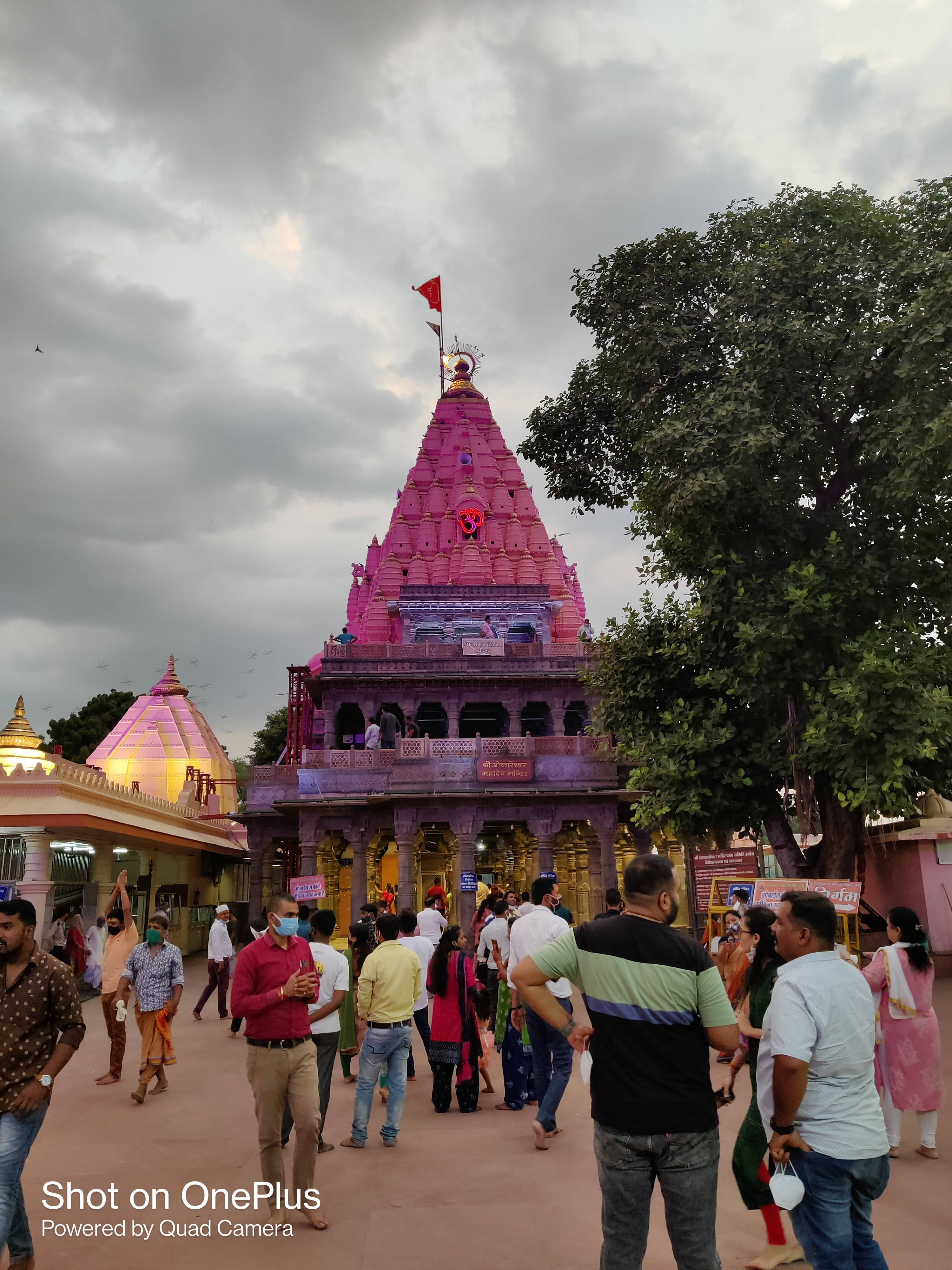 Ujjain Mahakal, pink temple, red flag, 4K Phone Wallpaper