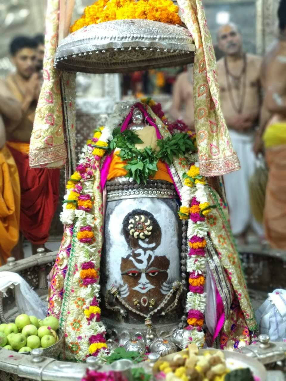 Ujjain Mahakal, silver idol, marigold garlands, HD Phone Wallpaper